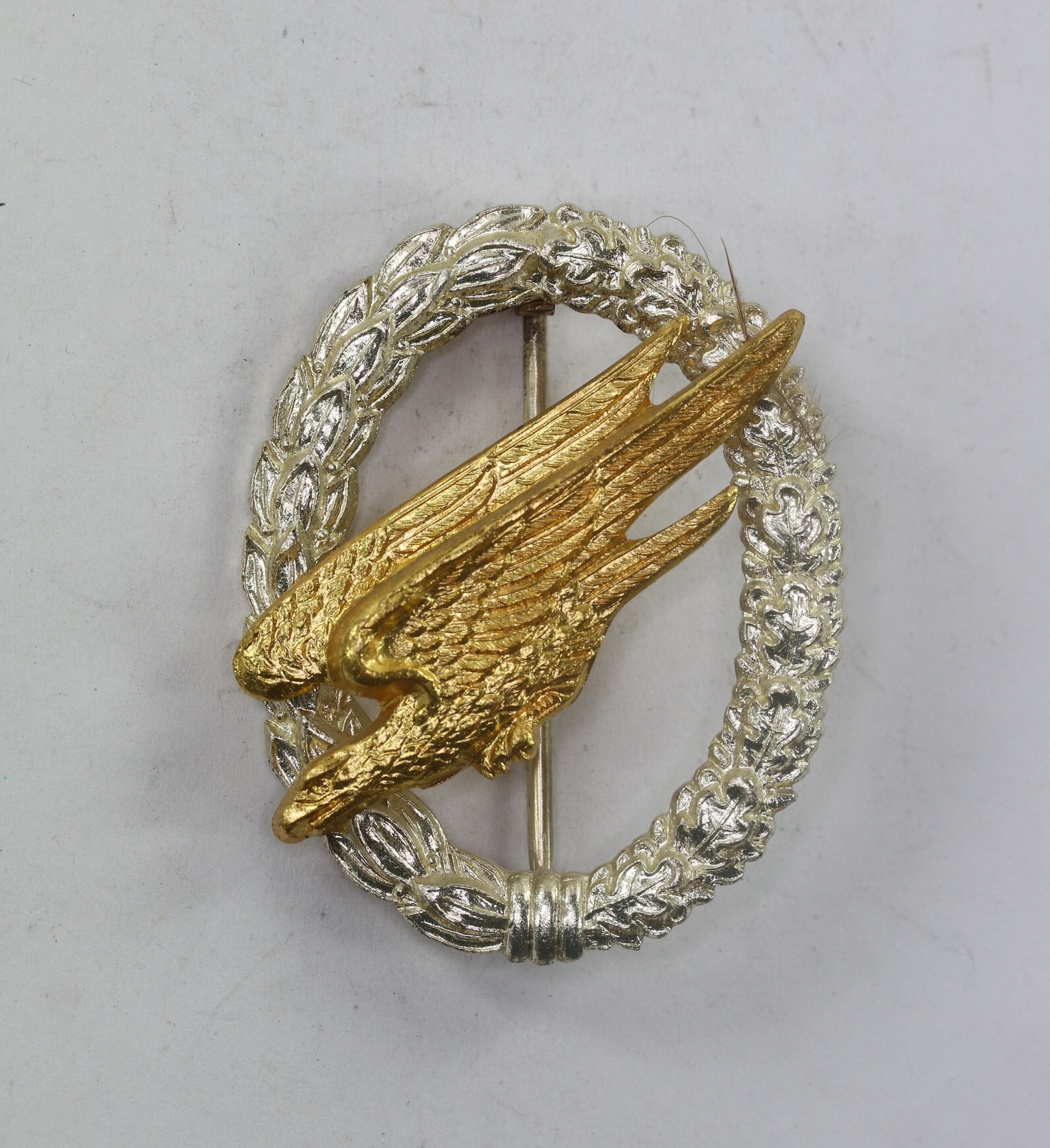 fallschirmsch_tzenabzeichen_der_luftwaffe_1957_steinhauer_l_ck_l_denscheid_fr_h_1__4nd Fallschirmschützenabzeichen der Luftwaffe 1957, Steinhauer & Lück, Lüdenscheid (früh) – Bild 1