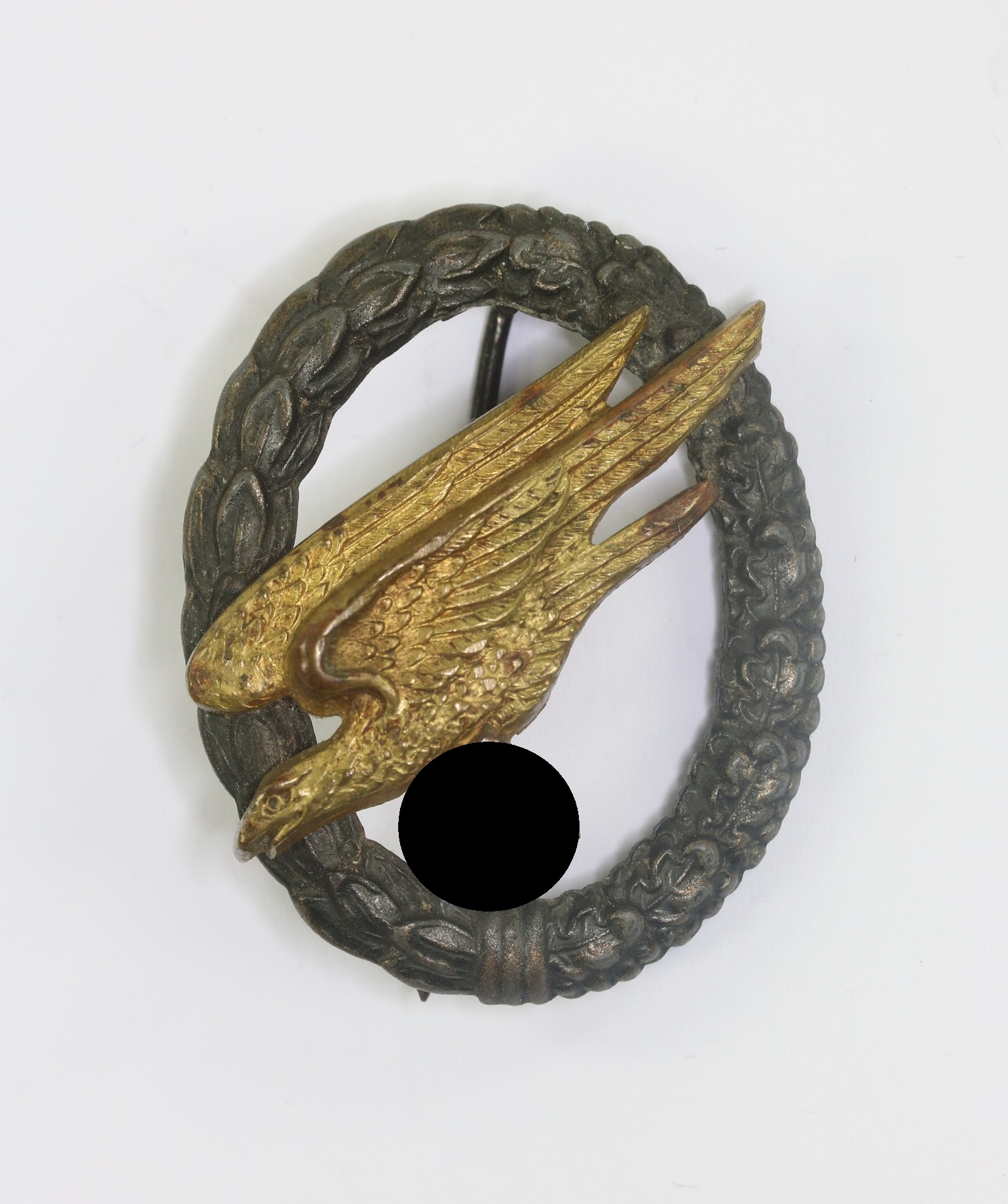 fallschirmsch_tzenabzeichen_der_luftwaffe_c LuftwaffeParatrooperBadge. Type, C.E. Juncker, Berlin, Typ F, Zinc Wreath/Tombak Eagle. – Bild 1