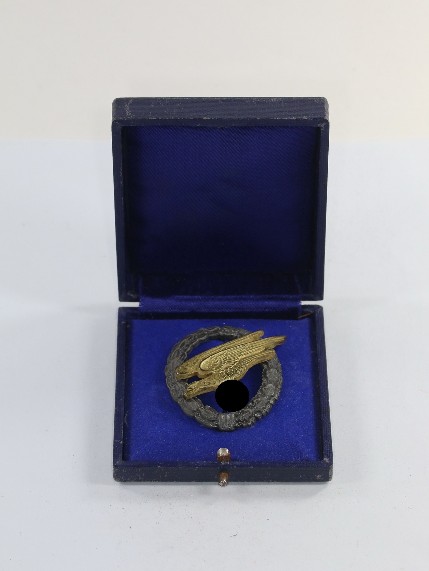 Cased Luftwaffe Paratrooper Badge. Maker Assmann. – Bild 1