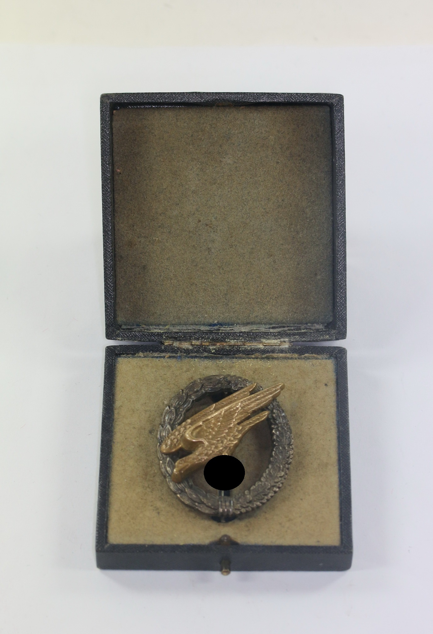 fallschirmsch_tzenabzeichen_der_luftwaffe_hst Cased Luftwaffe Paratrooper Badge. Maker BSW (cloverleaf). – Bild 1