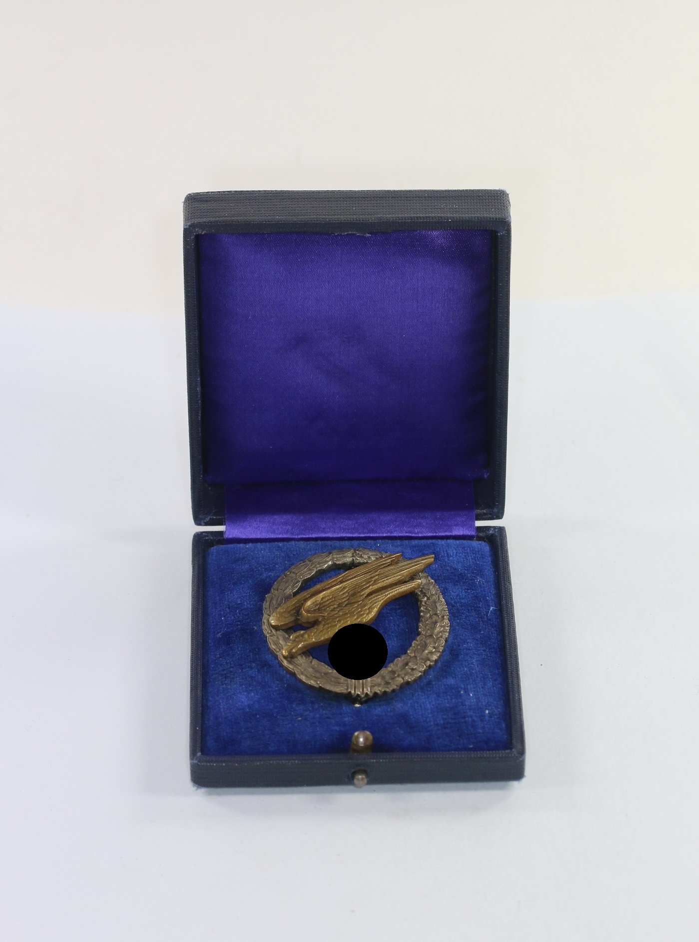 Cased Luftwaffe Paratrooper Badge. Maker C.E. Juncker (J.1). – Bild 1