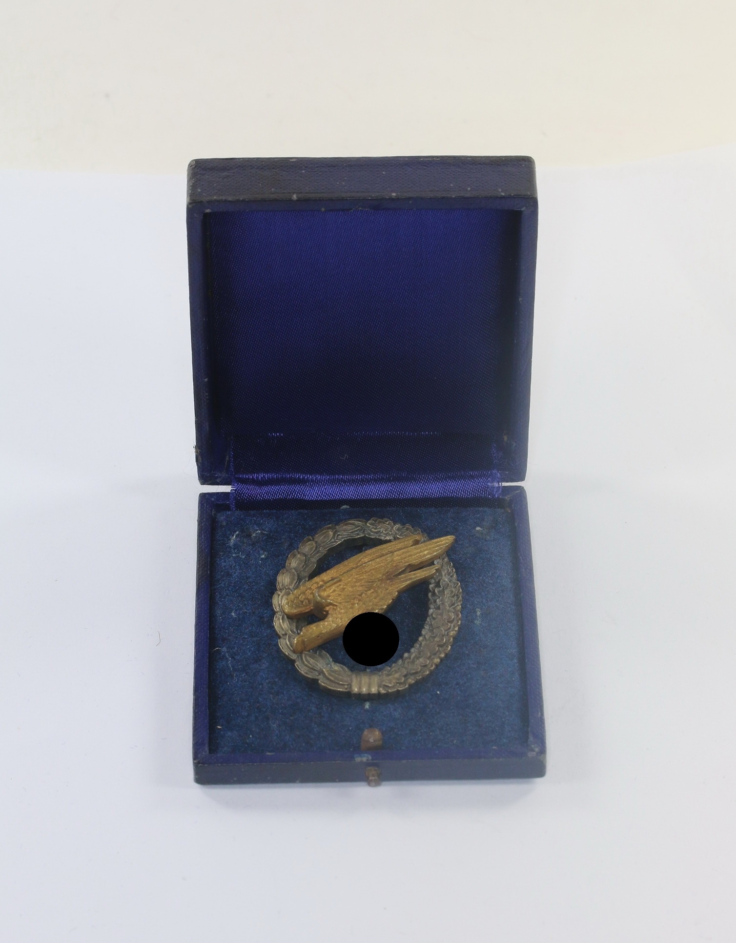 fallschirmsch_tzenabzeichen_der_luftwaffe_hst Cased Luftwaffe Paratrooper Badge. Maker Jmme & Sohn Berlin. – Bild 1