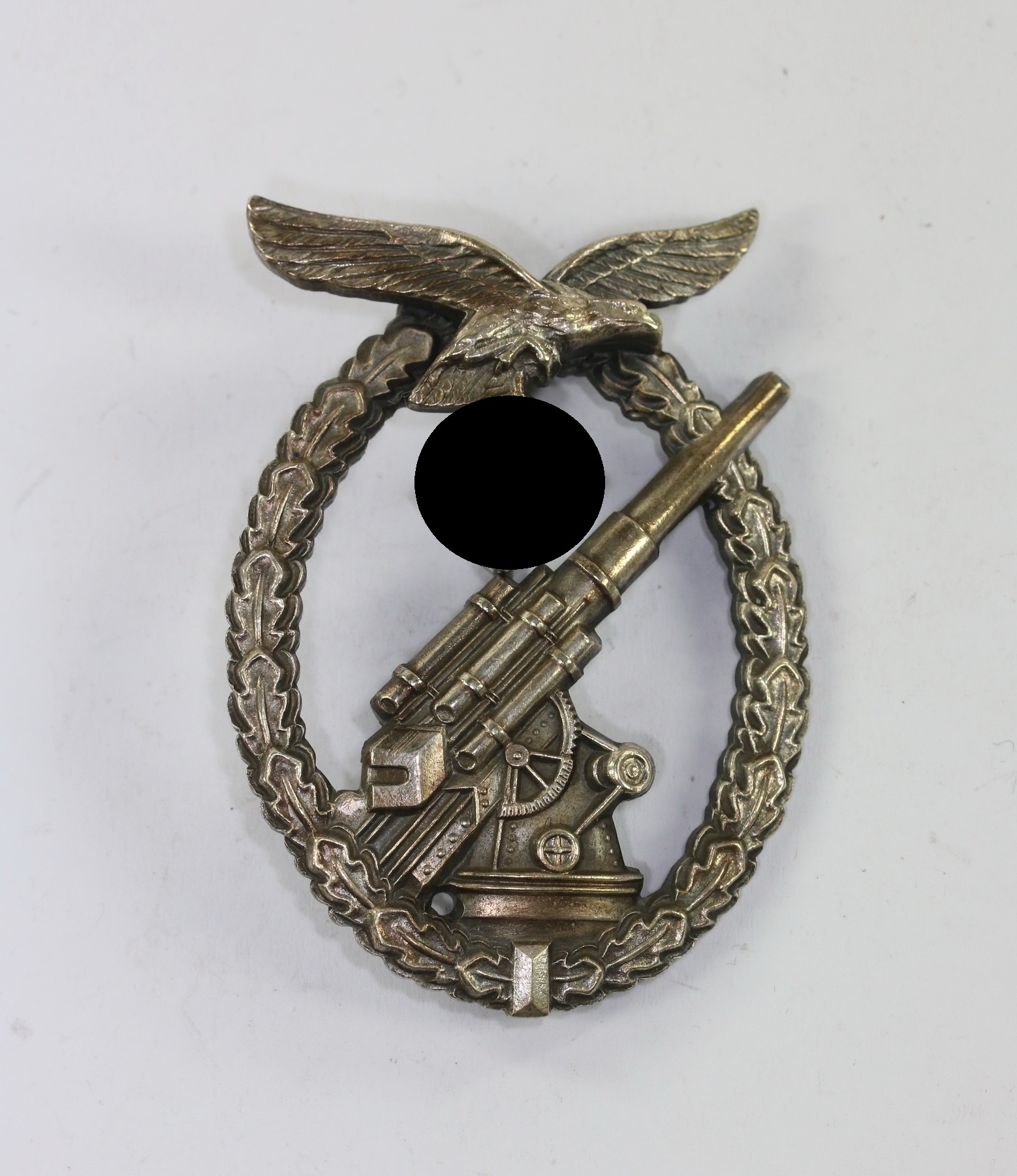 flak_kampfabzeichen_der_luftwaffe_hersteller_brehmer_1__1 Luftwaffe Flak Badge. Maker Brehmer. – Bild 1
