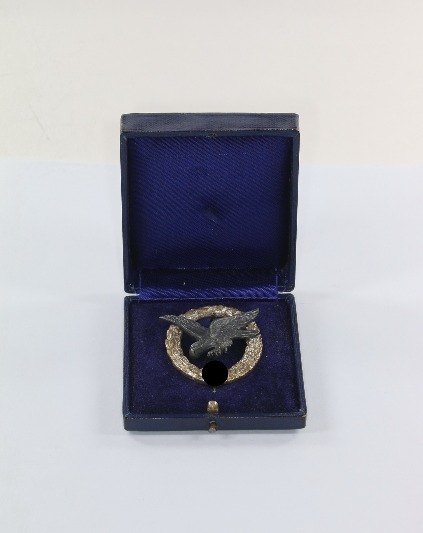 fliegersch_tzenabzeichen_der_luftwaffe_hst Cased Luftwaffe Air Gunner/ Radio Operator Badge. Maker C.E. Juncker. – Bild 1