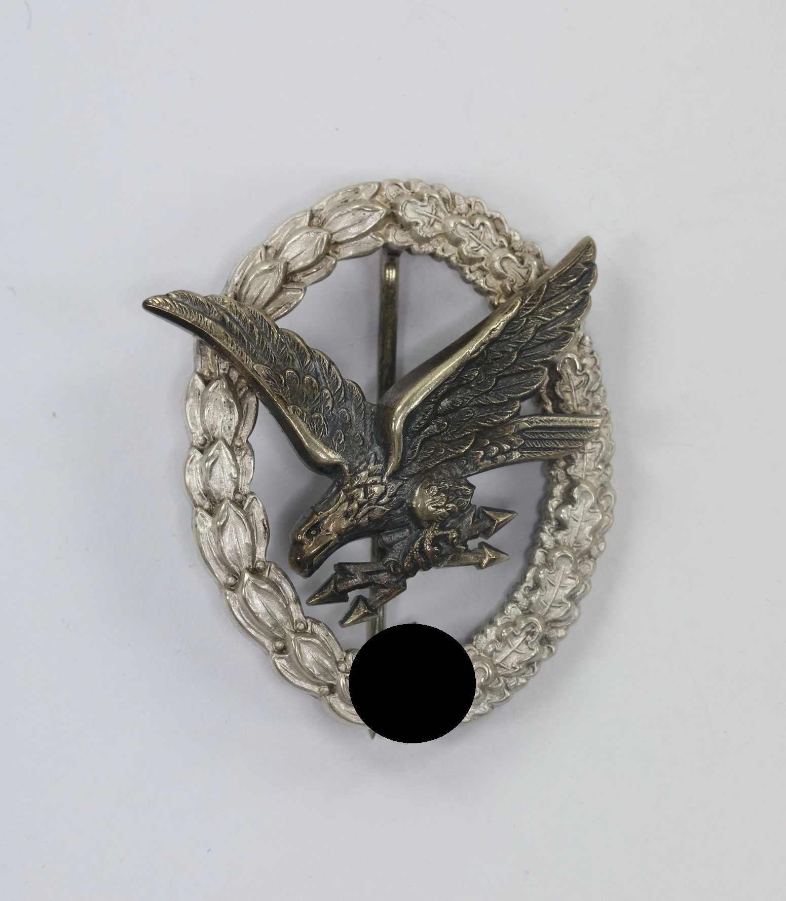 fliegersch_tzenabzeichen_der_luftwaffe_mit_blitzb_ndel_hst Luftwaffe Air Gunner/Radio Operator Badge. Maker B&NL (Berg & Nolte, Lüdenscheid) – Bild 1