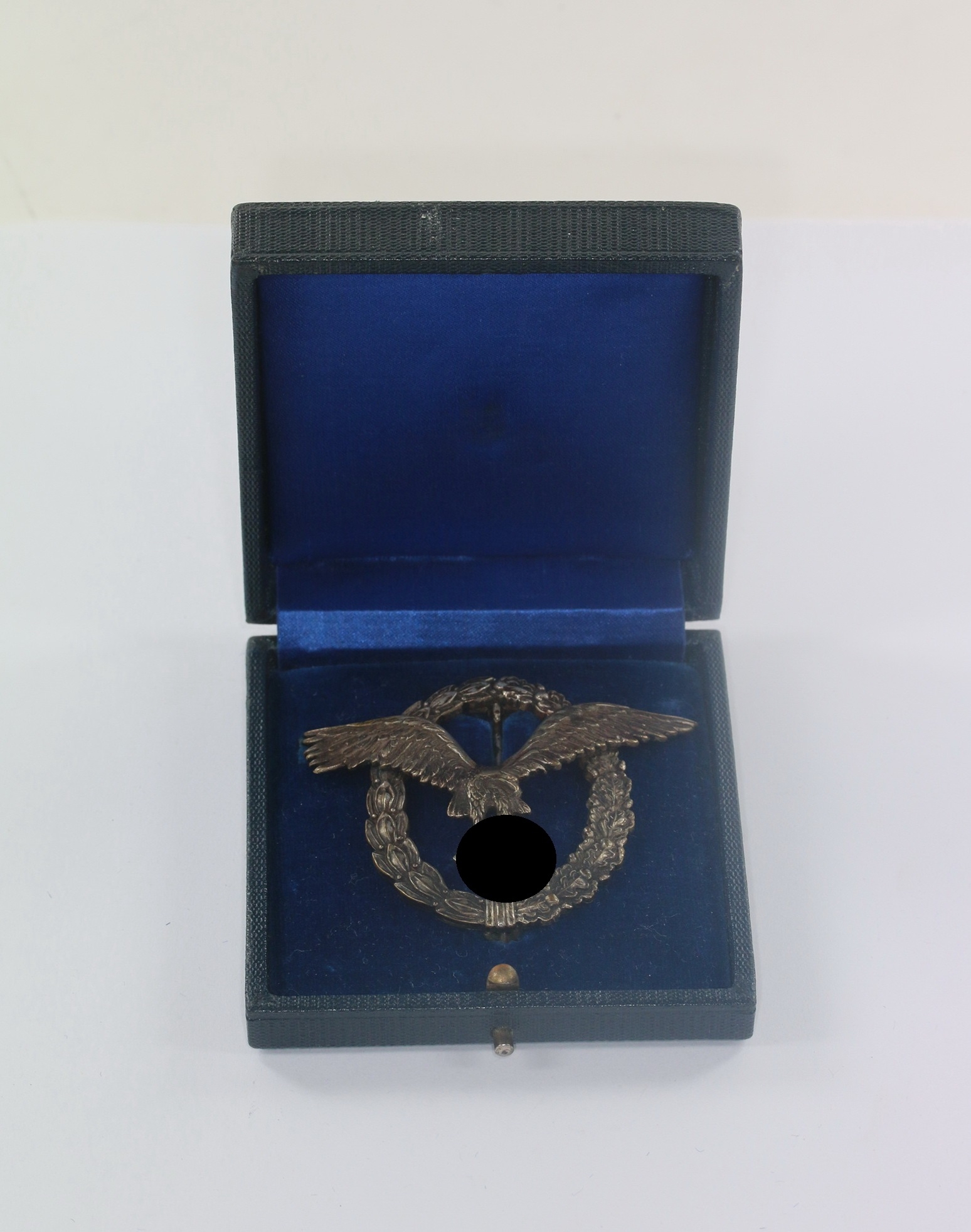 Cased Luftwaffe Pilot Badge. Type Assmann, Egg Shape Wreath. – Bild 1