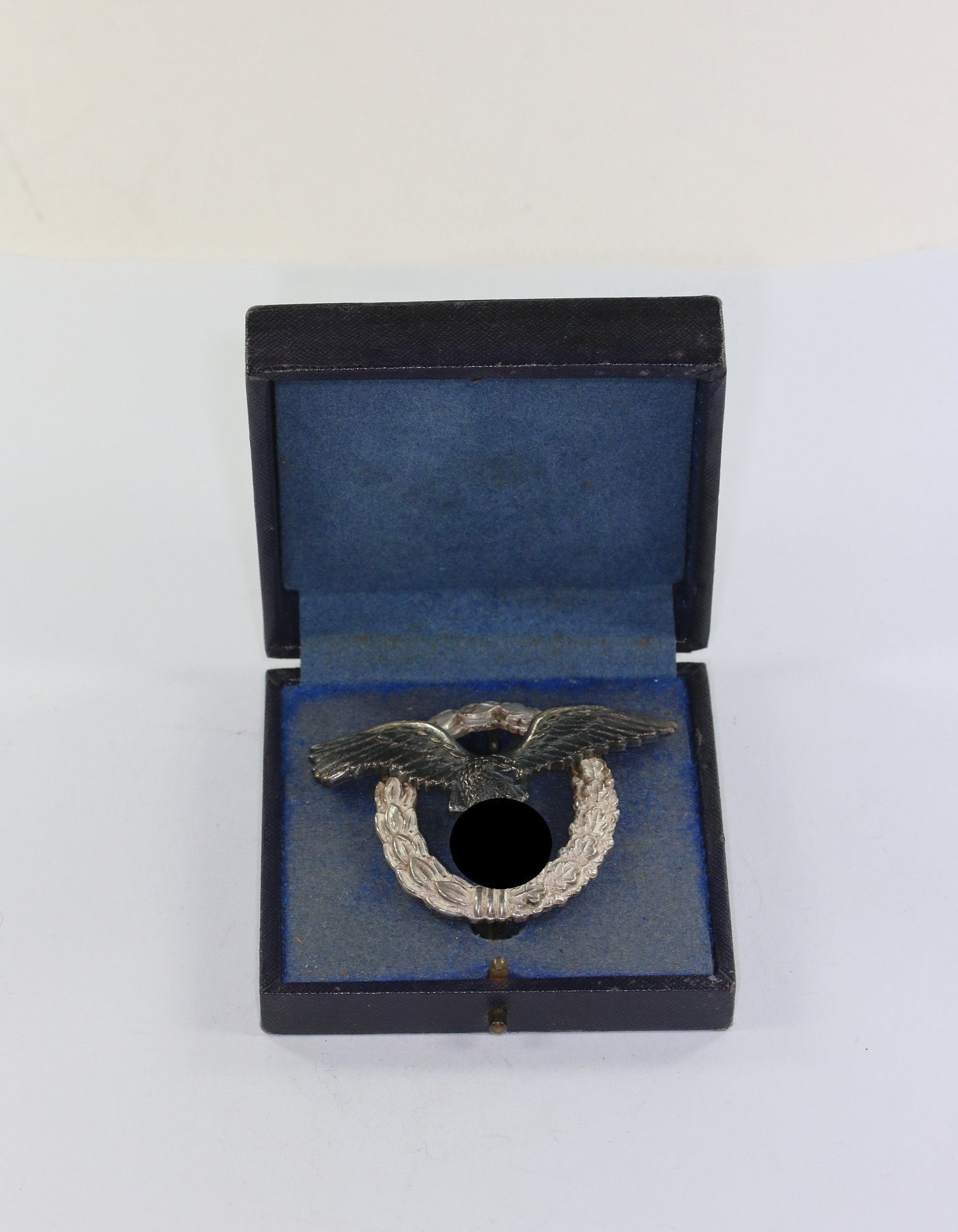 Cased Luftwaffe Pilot Badge. Maker Brüder Schneider A.G. Wien. – Bild 1