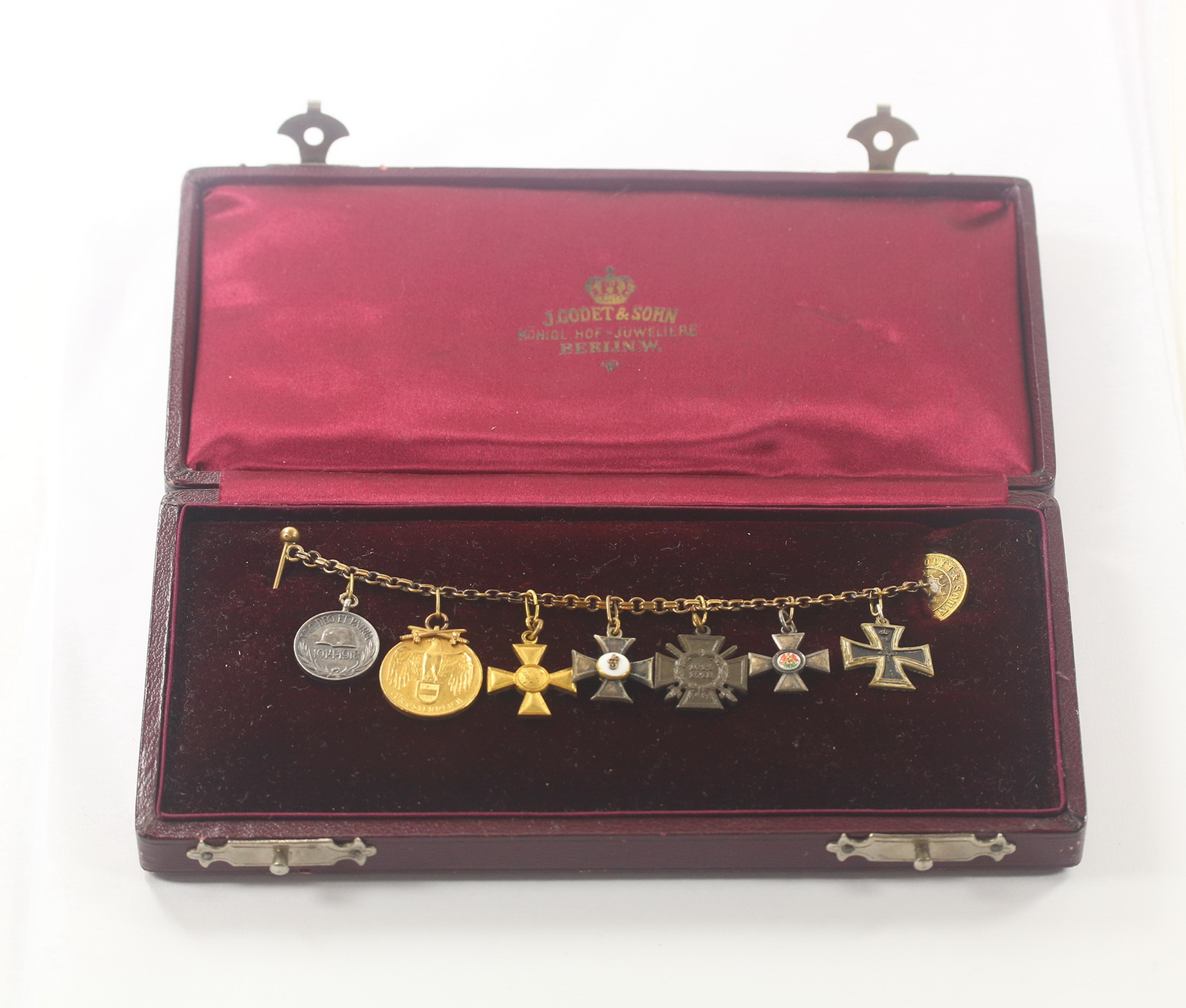 Cased Seven Place Medal Chain. Maker J. Godet & Sohn. – Bild 1