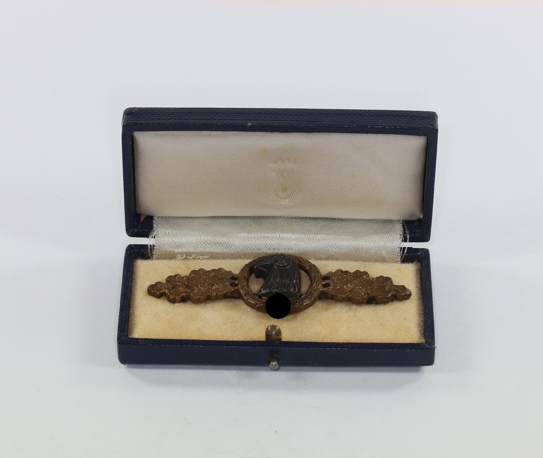 frontflugspange_f_r_aufkl_rer_in_bronze_assmann_fr_h_im_etui_1__1 Cased Bronze Operational Flight Clasp for Observer. Type Assmann. – Bild 1