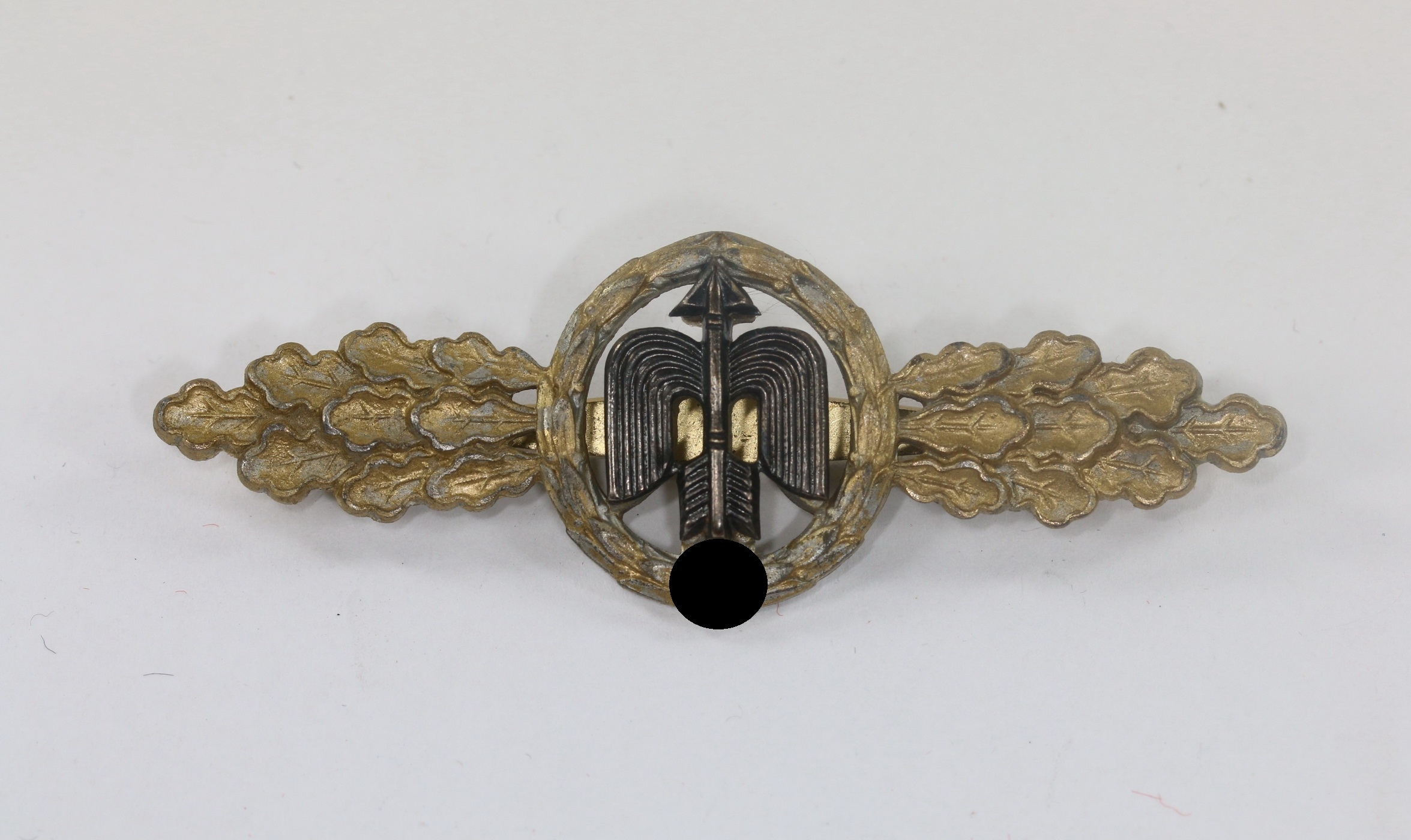 frontflugspange_f_r_j_ger_in_gold_hst Frontflugspange für Jäger in Gold, Hst. G.H. Osang Dresden – Bild 1