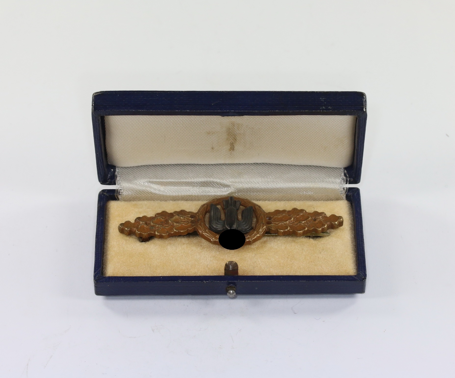 frontflugspange_f_r_kampfflieger_in_bronze_im_etui_1__1_2 Cased Bronze Operational Flight Clasp for Bomber. – Bild 1