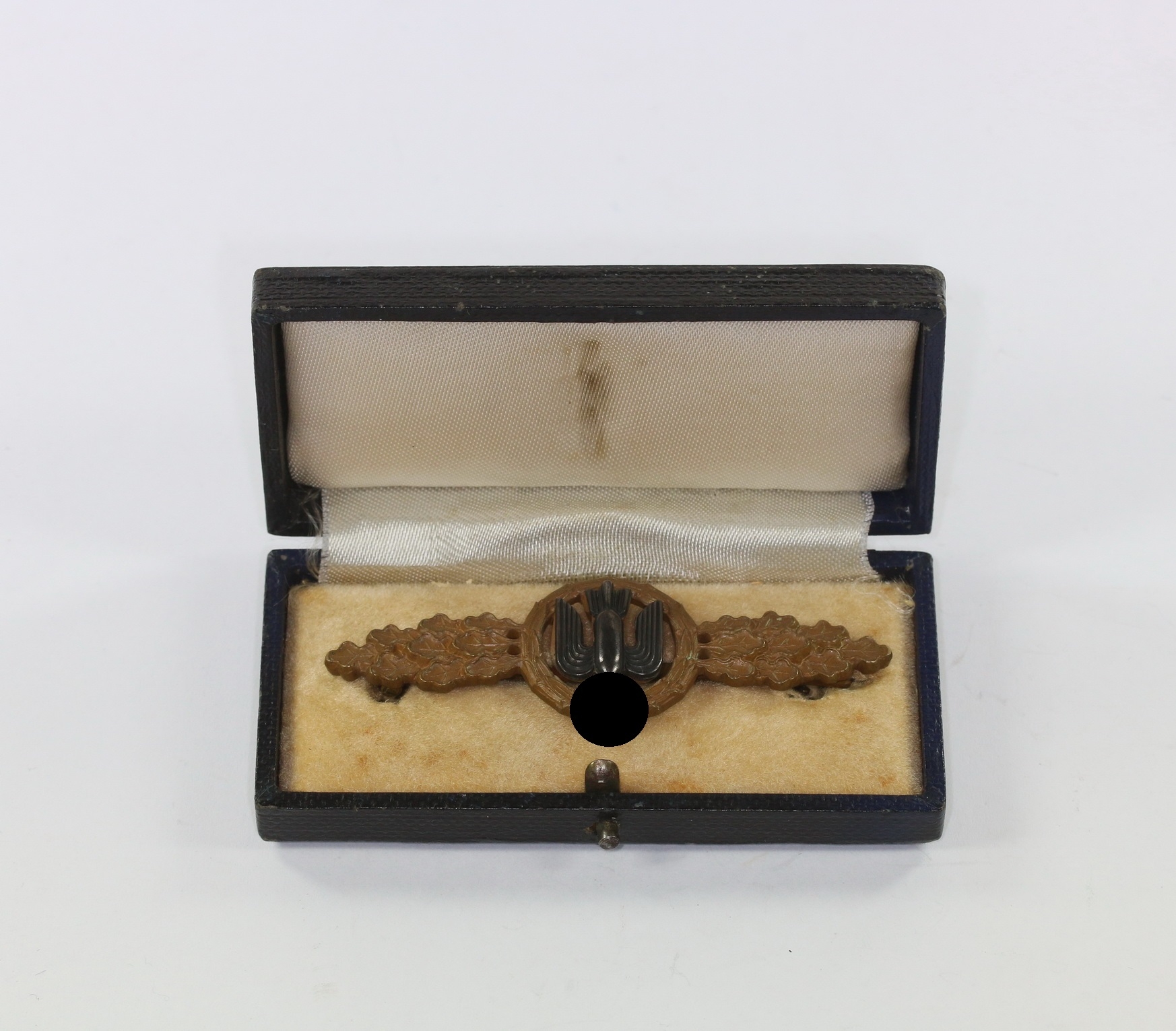 frontflugspange_f_r_kampfflieger_in_bronze_im_etui_1__1_4 Cased Bronze Operational Flight Clasp for Bomber. – Bild 1