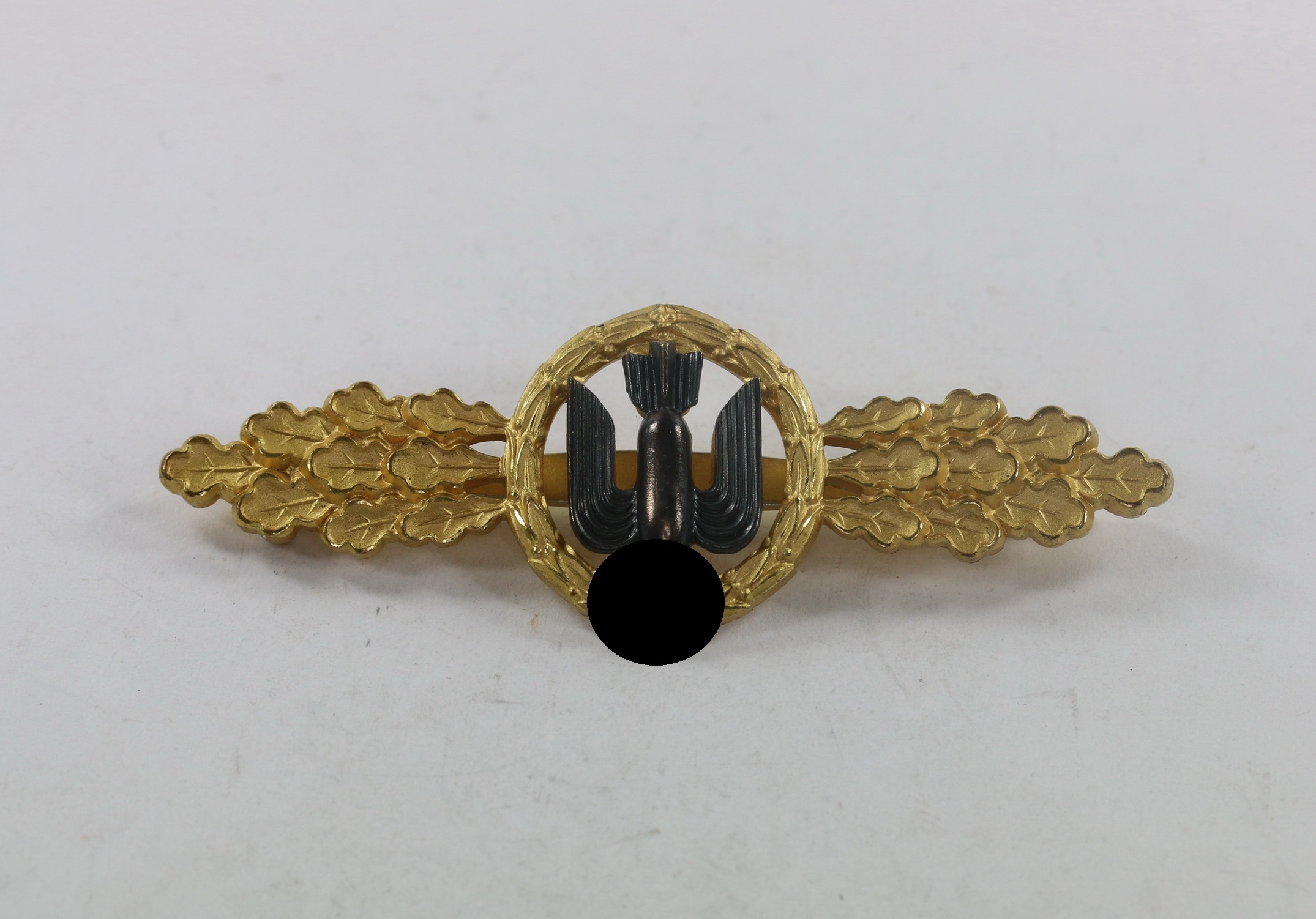 Gold Operational Flight Clasp for Bomber. Maker G.H. Osang Dresden, im Etui – Bild 1