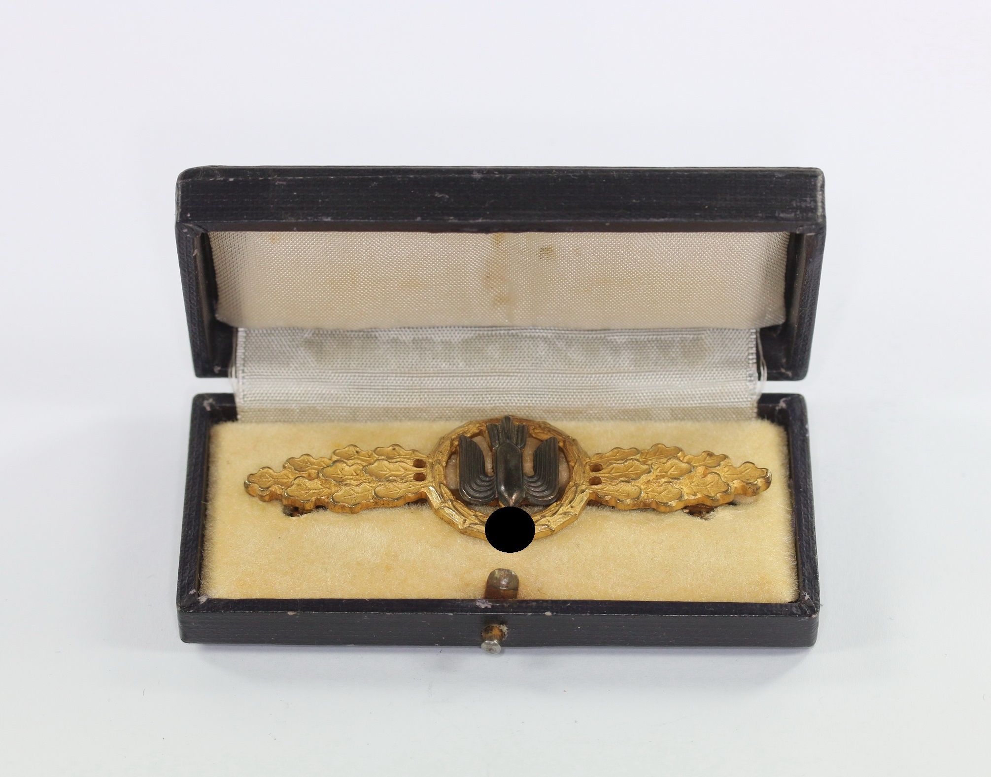 frontflugspange_f_r_kampfflieger_in_gold_im_etui_1__1_1 Frontflugspange für Kampfflieger in Gold, im Etui – Bild 1