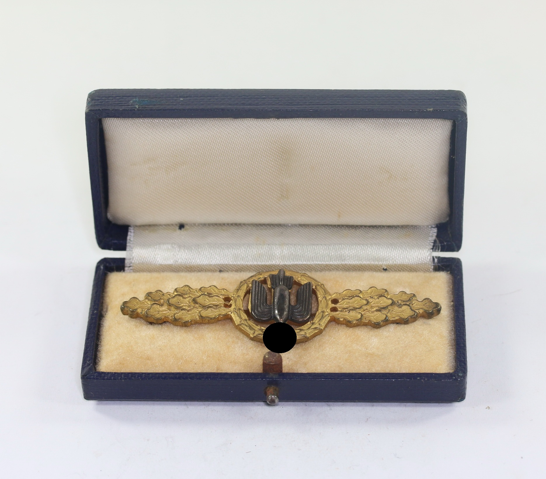 frontflugspange_f_r_kampfflieger_in_gold_im_etui_1__4_4nd Frontflugspange für Kampfflieger in Gold, im Etui – Bild 1