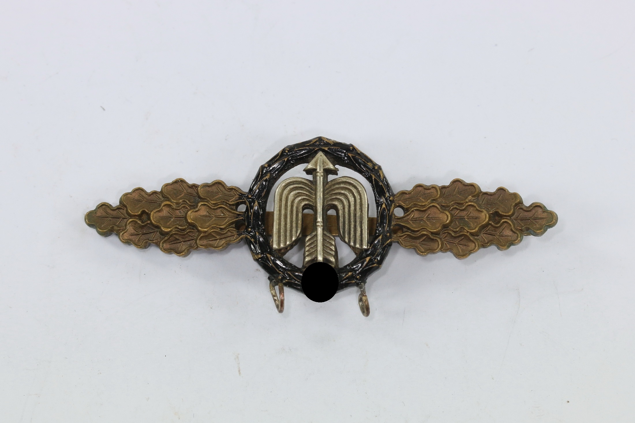 Gold Operational Flight Clasp for Close Range Night Fighter with Hooks for the Number Hanger. – Bild 1