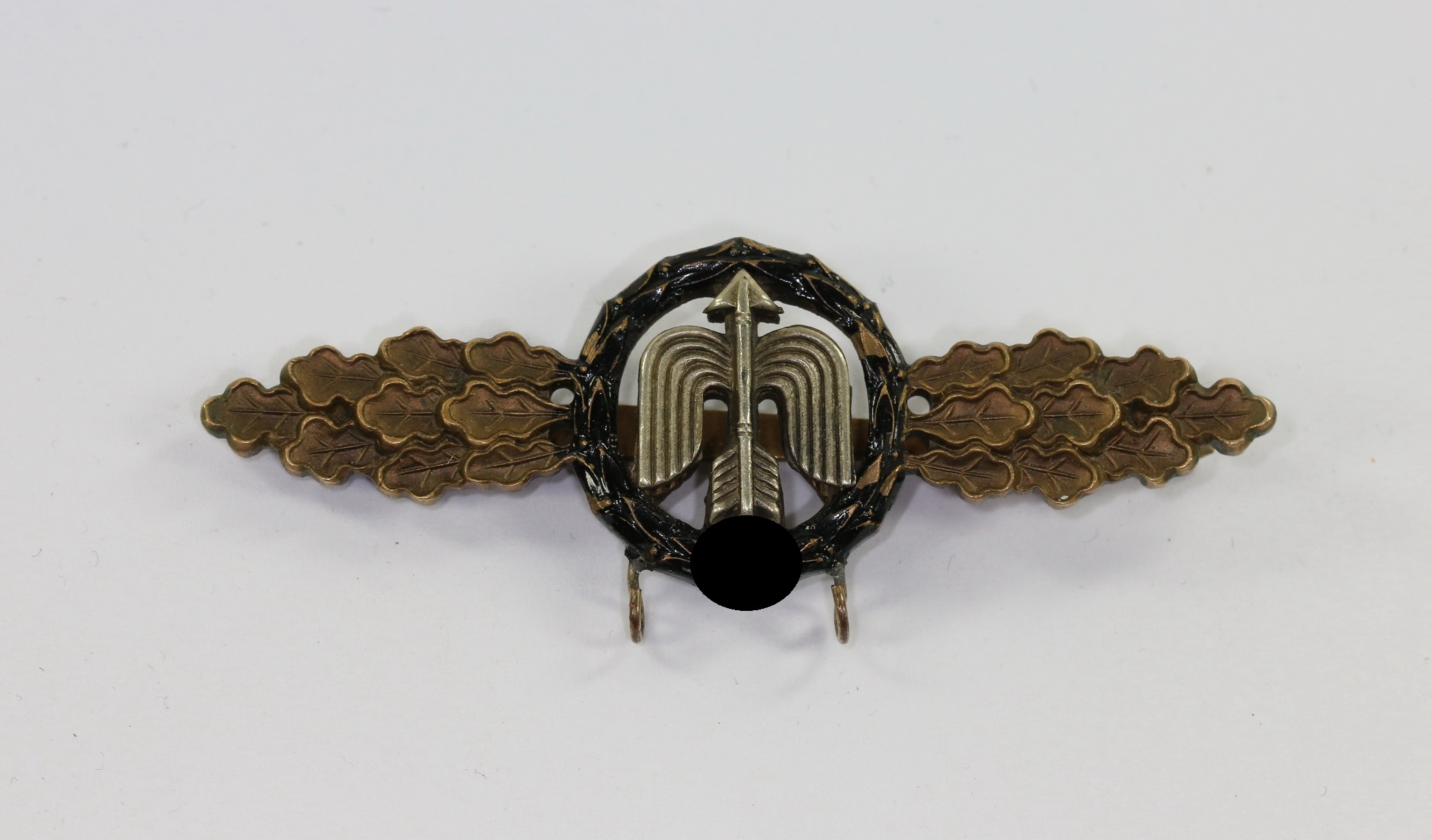 Gold Operational Flight Clasp for Close Range Night Fighter with Hooks for the Number Hanger. – Bild 1