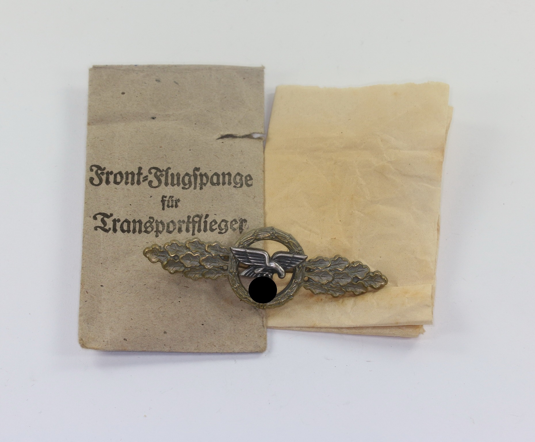 frontflugspange_f_r_transportflieger_in_gold_fll_in_verleihungst_te_1__1 Gold Operational Flight Clasp for Transporter in Envelope. Type FLL. – Bild 1