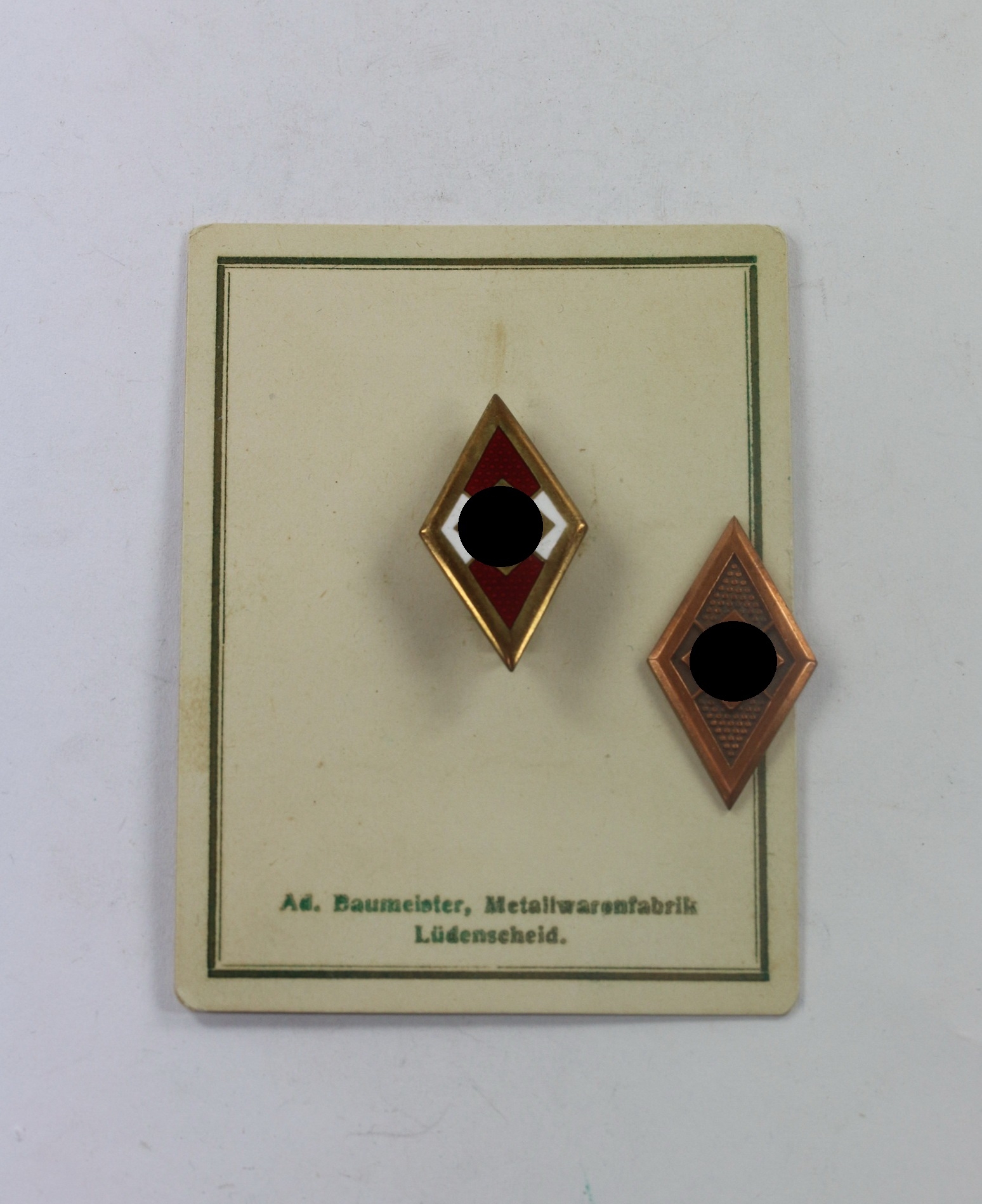 Hitlerjugend (HJ), Goldenes Ehrenzeichen, Hst. Ges. Gesch. RZM 49 auf Musterkarte Adolf Baumeister, Lüdenscheid + Rohling – Bild 1