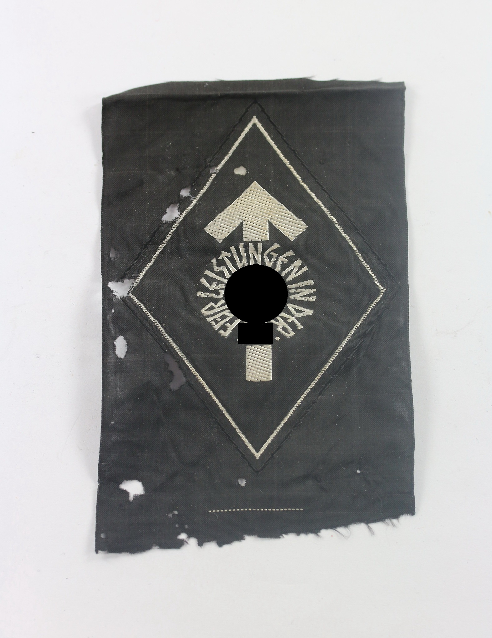 hitlerjugend_hj_leistungsabzeichen_in_silber_stoff_mit_rzm_etikette_m4134_1__1_1_4nd Hitler Youth (HJ), Cloth Silver Achievement Badge. Maker M4/134. – Bild 1