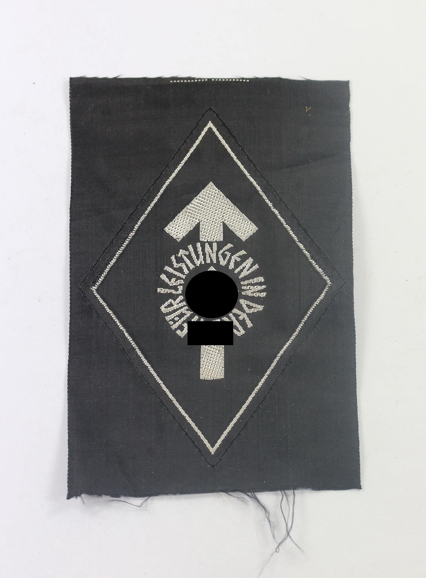 hitlerjugend_hj_leistungsabzeichen_in_silber_stoff_mit_rzm_etikette_m4134_1__1_4nd Hitler Youth (HJ), Cloth Silver Achievement Badge. Maker M4/134 – Bild 1