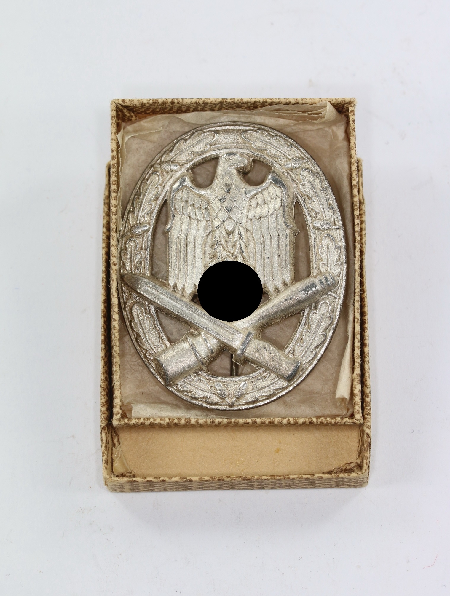 img_2682_bildgr_e_ndern_1_1 Boxed General Assault Badge. Type Metall u. Kunstharzwerk, Komotau, – Bild 1