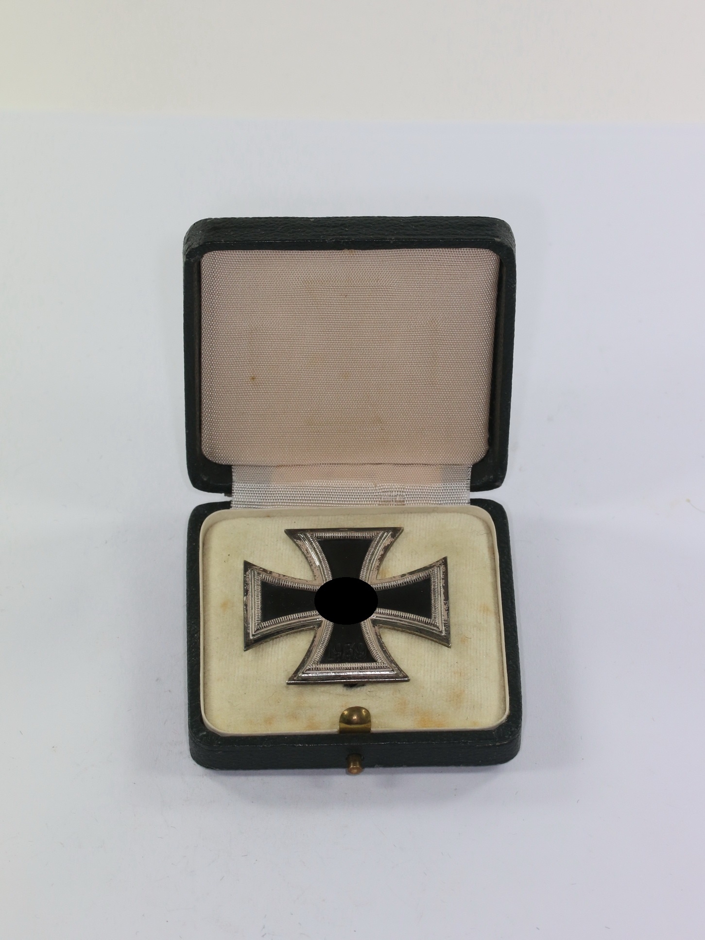 img_2967_bildgr_e_ndern_1_1 Eisernes Kreuz 1. Klasse 1939, Hst. L/11, ohne Kasten (!), im grünen Etui (!) – Bild 1