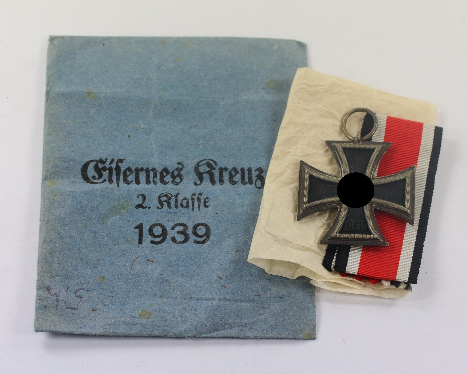 img_6575_bildgr_e_ndern_1_1_4nd Eisernes Kreuz 2. Klasse 1939, Hst. 65, in Verleihungstüte Klein & Quenzer A.G. Oberstein – Bild 1