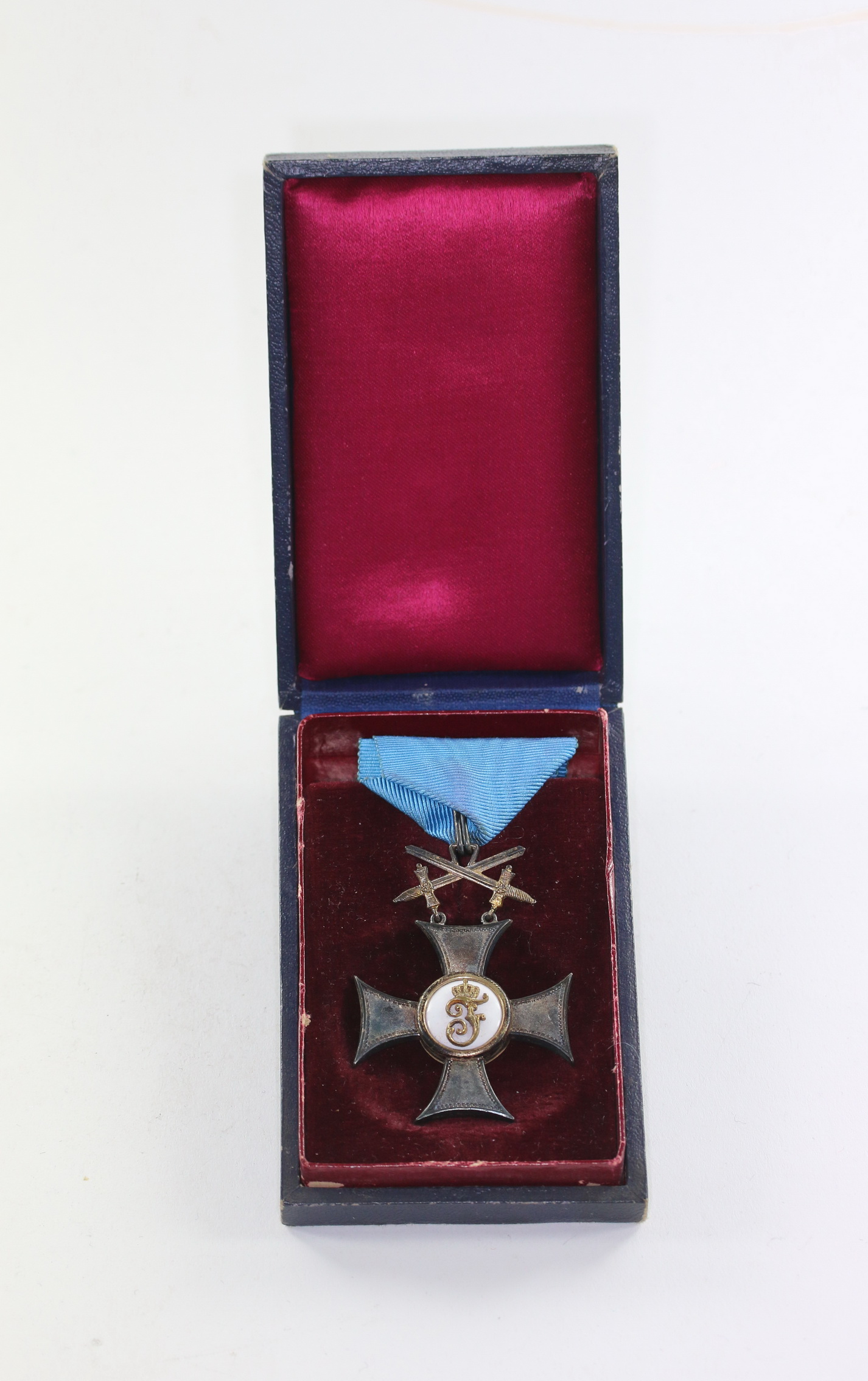 img_6613_bildgr_e_ndern_2 Württemberg, cased knights cross of the Friedrichs-Order 2nd class with Swords. – Bild 1