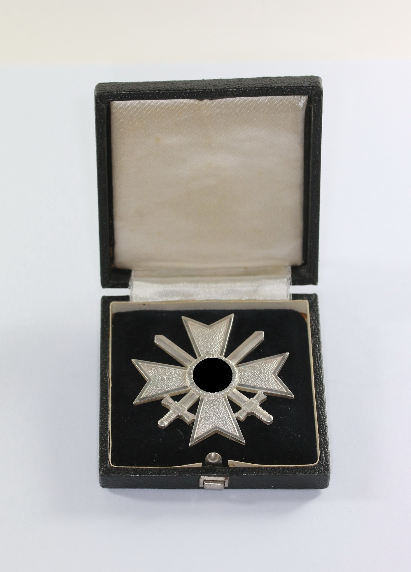 img_8027_bildgr_e_ndern_3 Cased War Merit Cross 1st class with Swords. Maker 84. – Bild 1