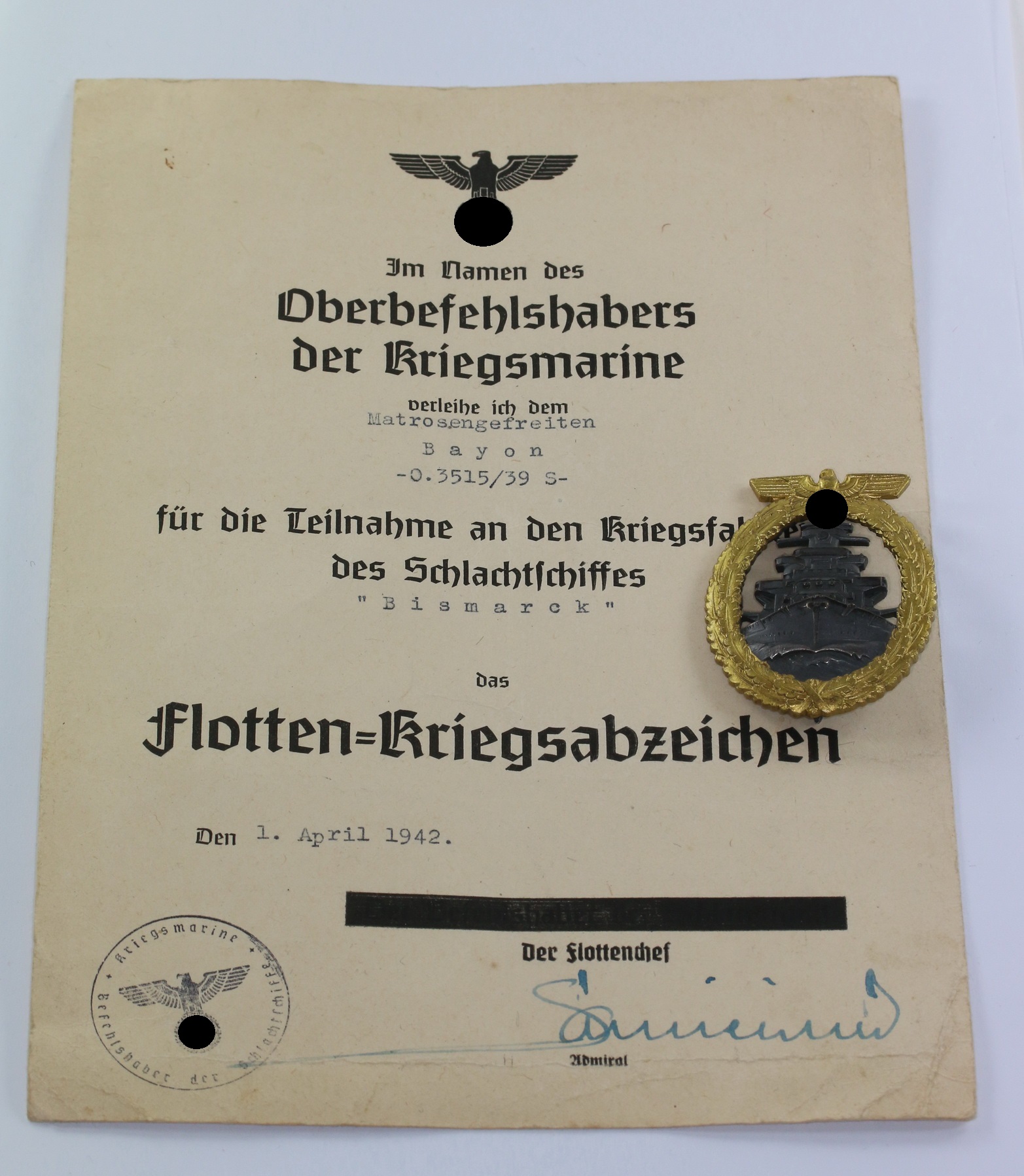 img_8919_bildgr_e_ndern_1_1 Flottenkriegsabzeichen, Hst. Schwerin, mit Urkunde Schlachtschiff Bismarck (!) – Bild 1