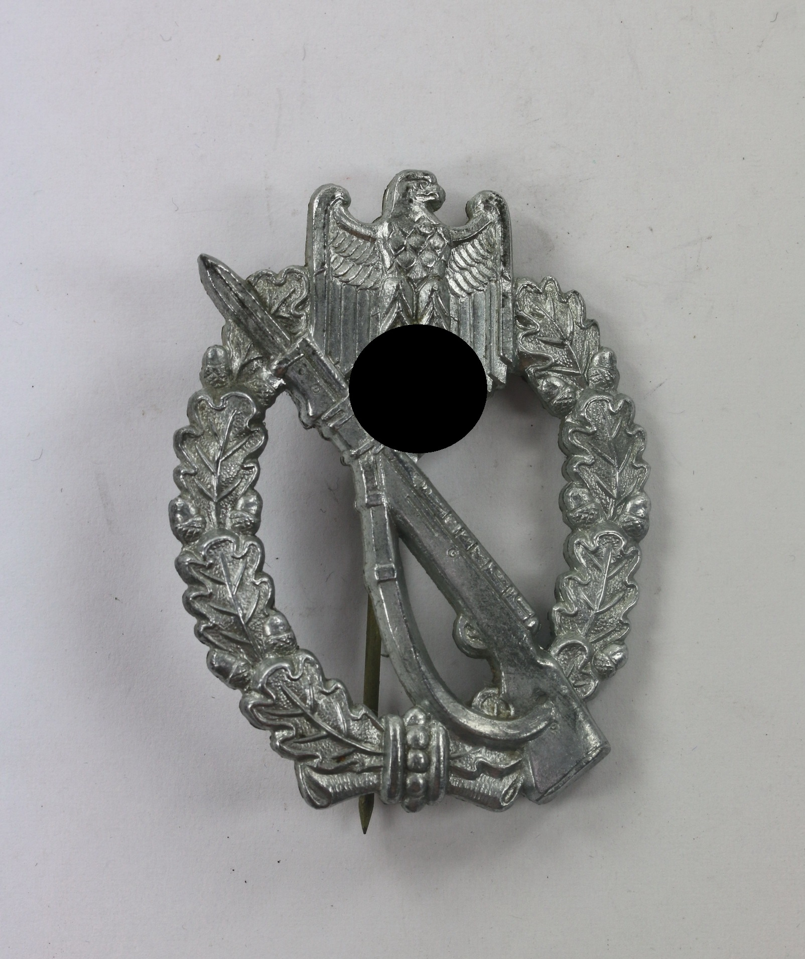 infanterie_sturmabzeichen_in_silber_four_rivet_variante_1__1_4nd Silver Infantry Assault Badge. Type "Four Rivet". – Bild 1