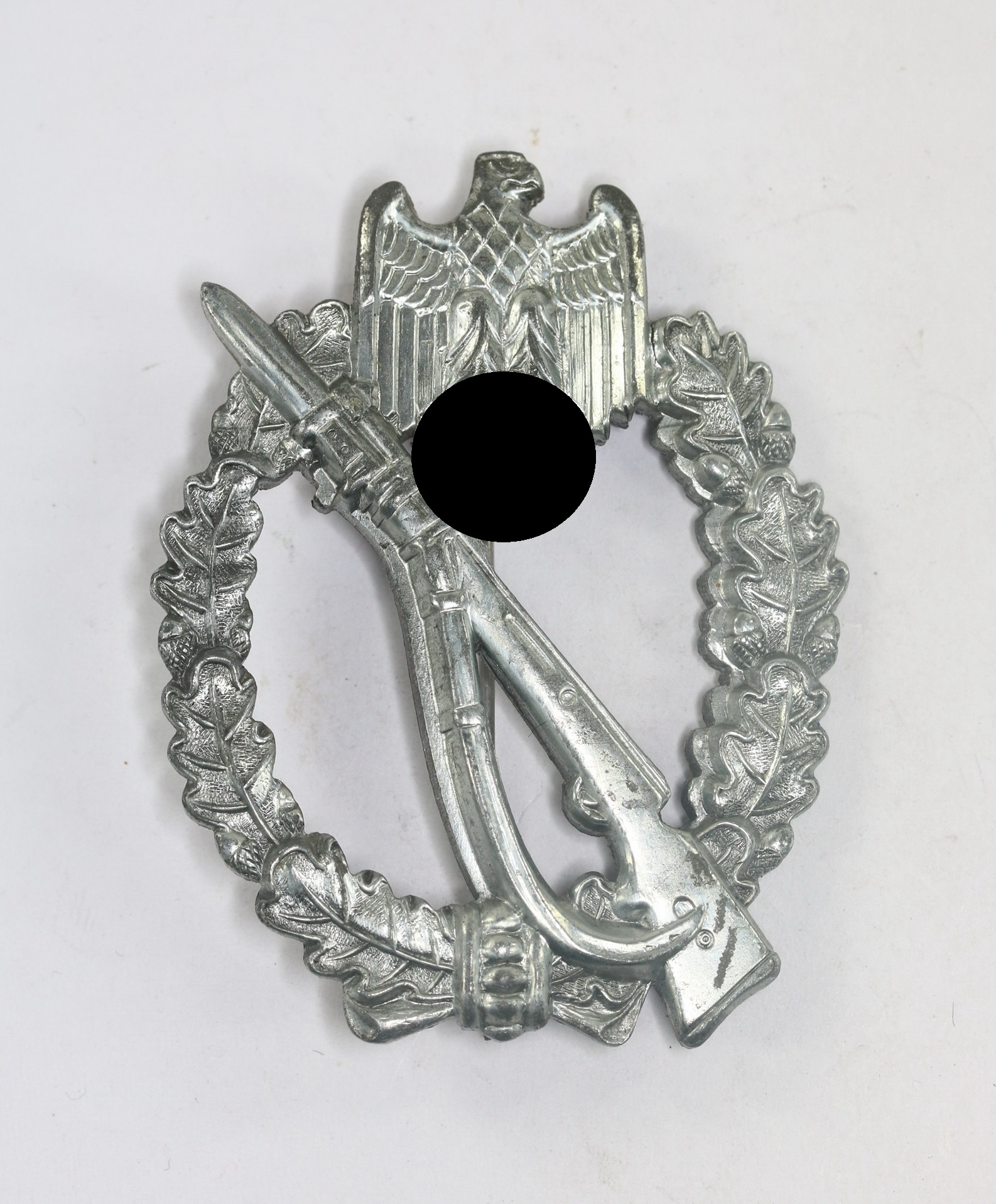 Silver Infantry Assault Badge. Maker M.K.1 (Arbeitsgemeinschaft Metalle und Kunststoffe, Gablonz) – Bild 1