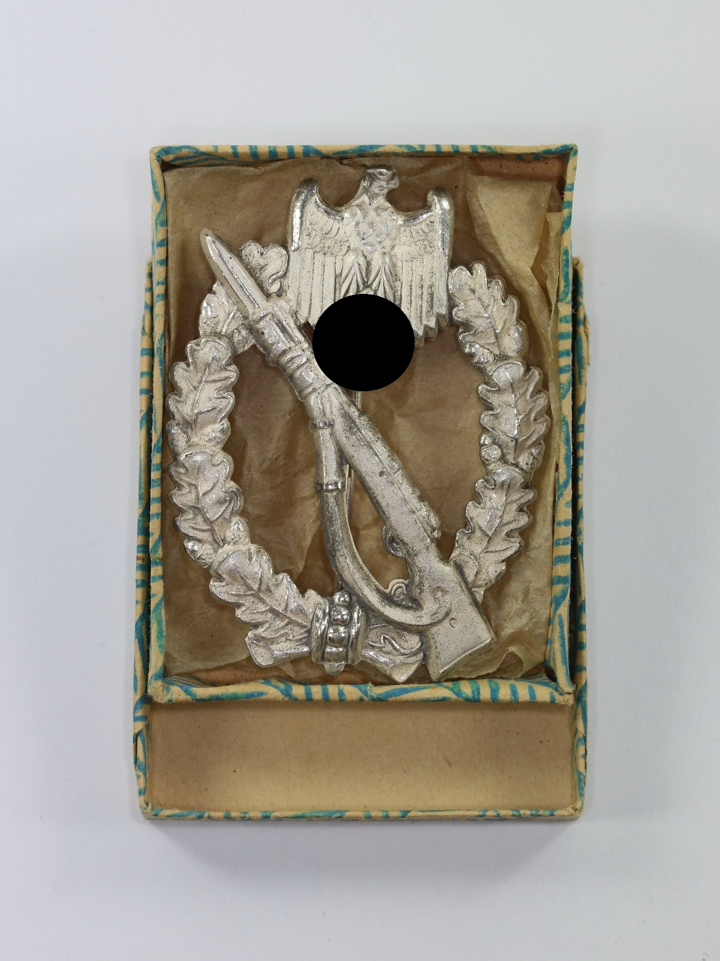 infanterie_sturmabzeichen_in_silber_militariaberlin Silver Infantry Assault Badge in Sales Box. Type Wiedmann. – Bild 1