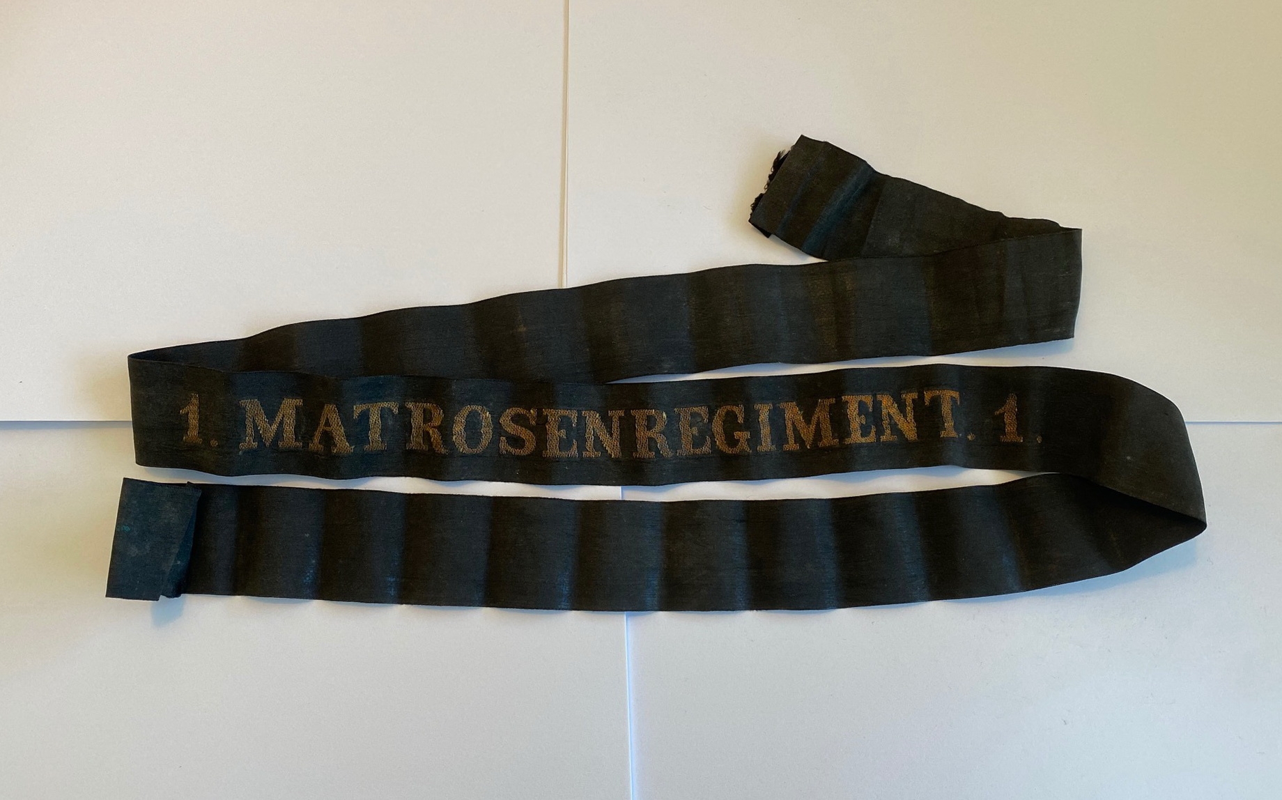 Imperial Navy Cap Tally - 1. Matrosenregiment. 1. in Gold – Bild 1