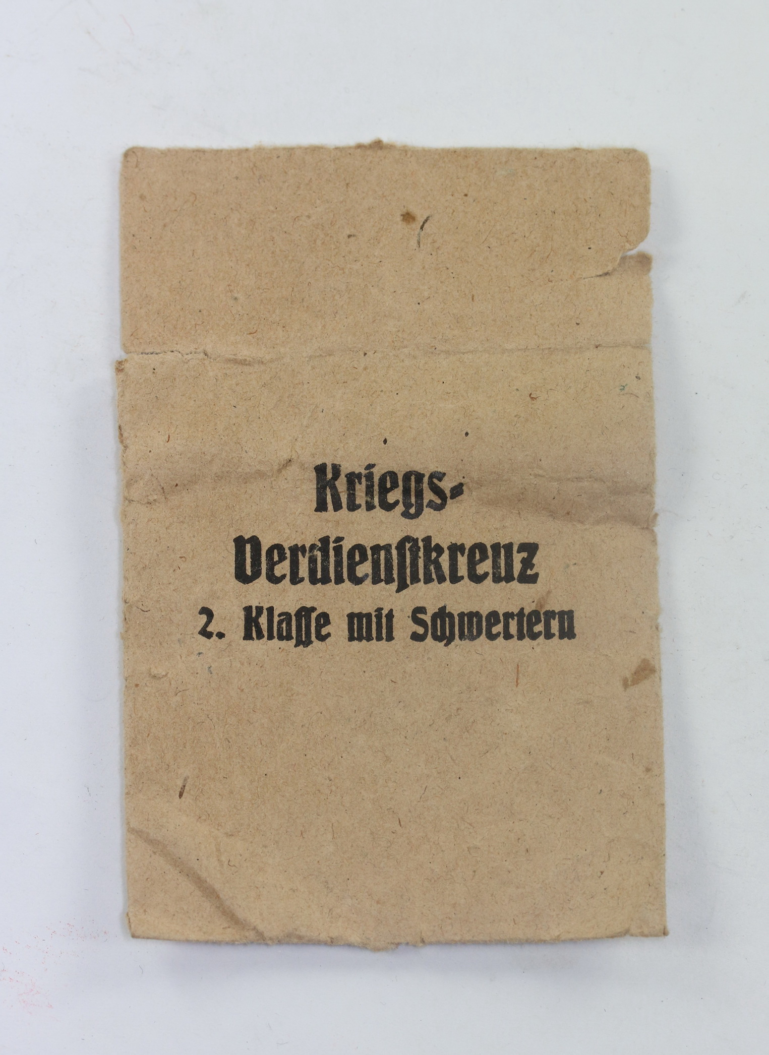 kleine_verleihungst_te_kriegsverdienstkreuz_2 Kleine Verleihungstüte Kriegsverdienstkreuz 2. Klasse mit Schwertern, Carl Wild Metallwarenfabrik Hamburg 24 – Bild 1