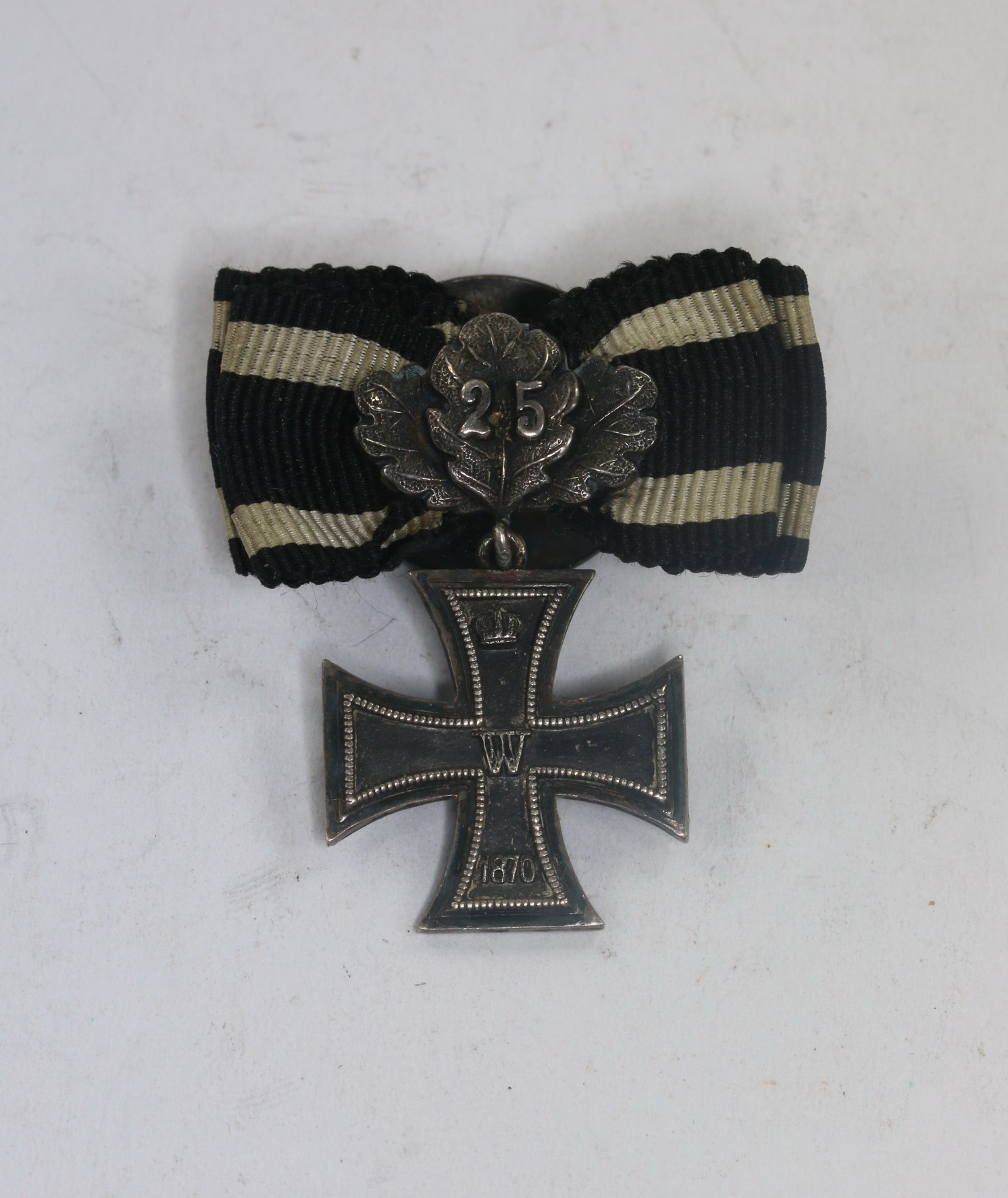 Buttonhole Decoration. Iron Cross 2nd Class 1870 with Jubilee Oak Leaf Cluster. Maker J. Godet & Sohn KGL. Hofjuwelire Berlin. – Bild 1
