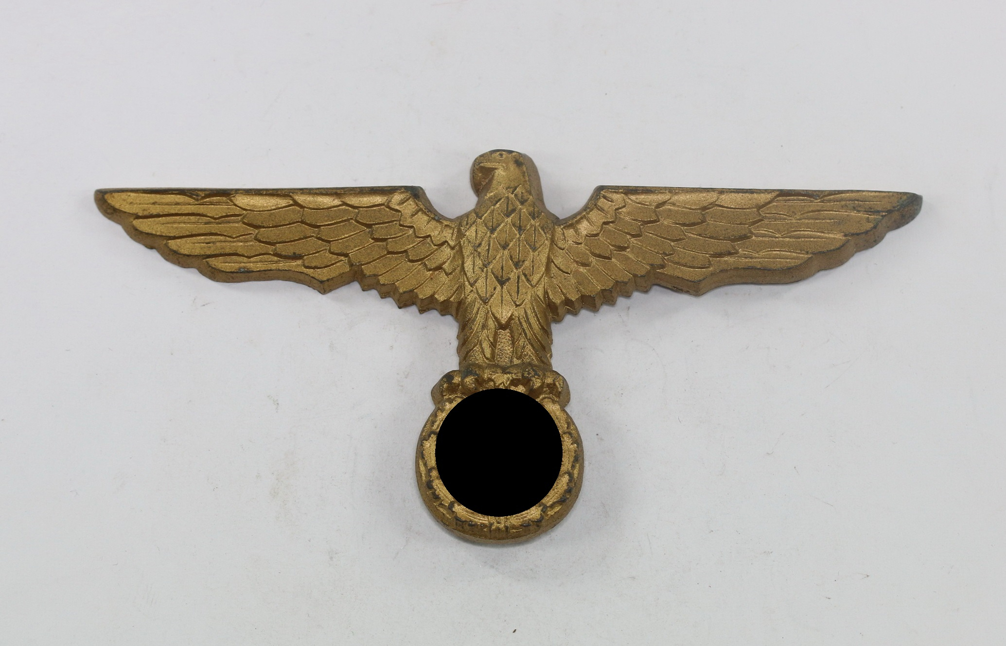 Kriegsmarine, Großer Hoheitsadler für den Tropenhelm 1. Modell, Hst. K.W.M. (Karl Wurster, Markneukirchen) – Bild 1