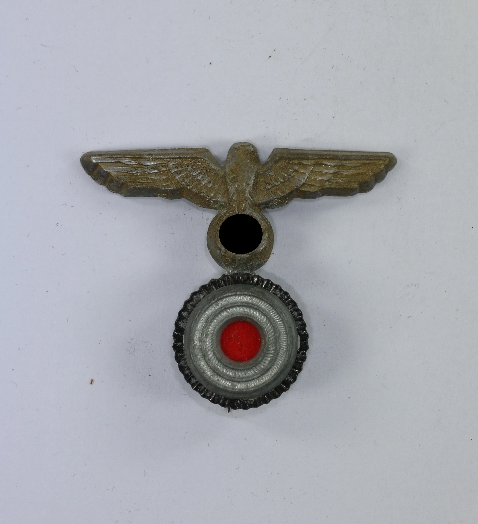 kriegsmarine_m_tzenadler_mit_korkade_f_r_die_tellerm_tze_1__1_1 Kriegsmarine, Mützenadler mit Korkade für die Tellermütze – Bild 1