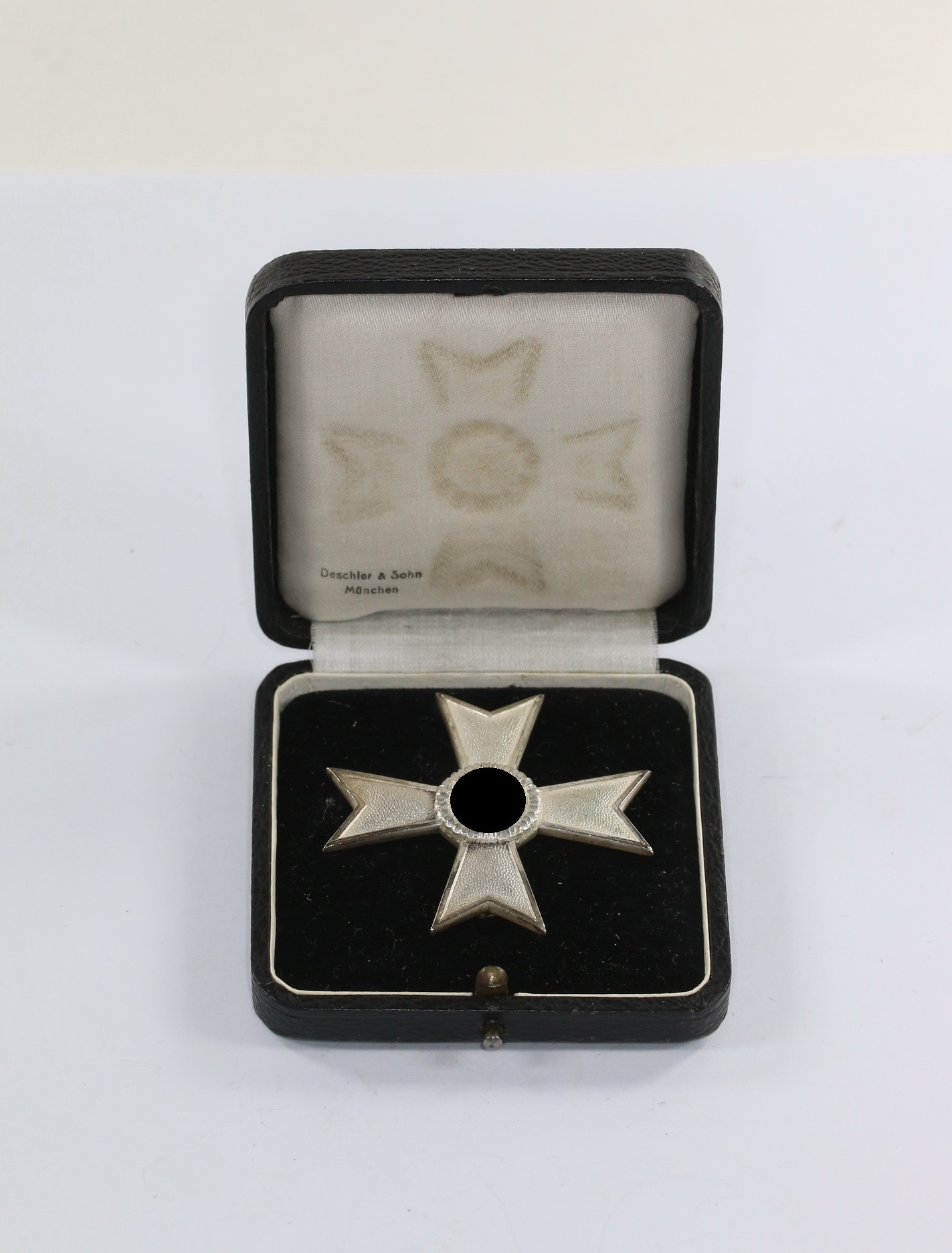 Cased War Merit Cross 1st class. Maker Deschler & Sohn – Bild 1