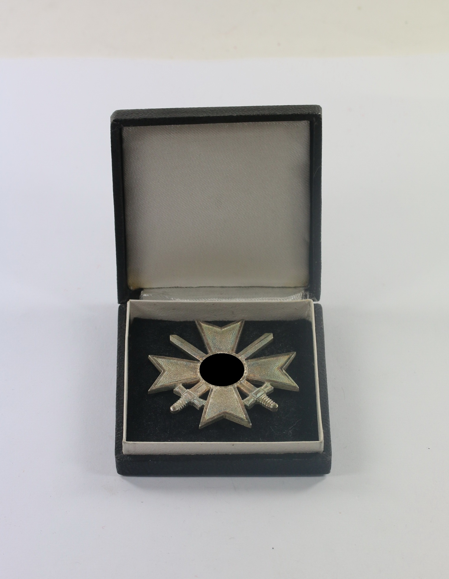 kriegsverdienstkreuz_1 Cased War Merit Cross 1st Class with Swords. Maker 1 (Deschler & Sohn, München). – Bild 1