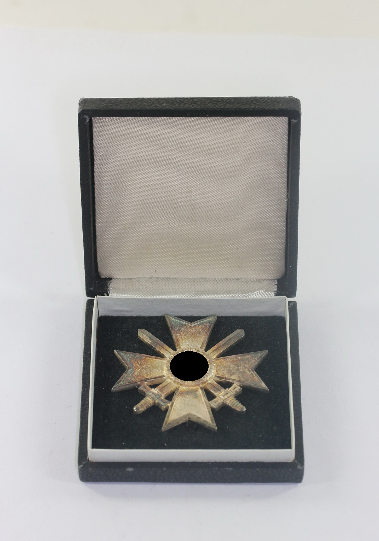 kriegsverdienstkreuz_1 Kriegsverdienstkreuz 1. Klasse mit Schwertern, Hst. 1 (Deschler & Sohn, München), im Etui – Bild 1