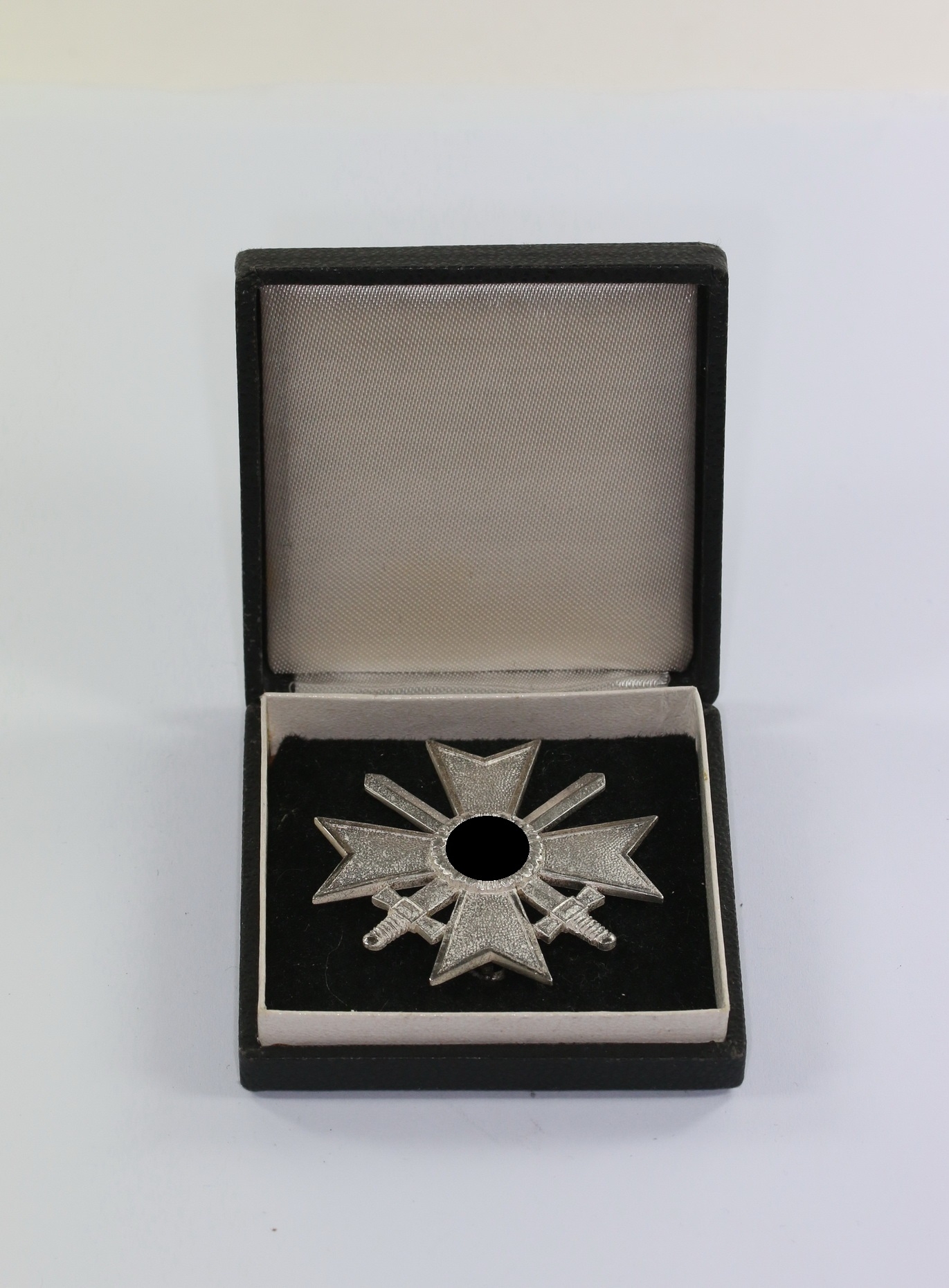 kriegsverdienstkreuz_1 Cased War Merit Cross 1st Class with Swords. Maker 1. – Bild 1