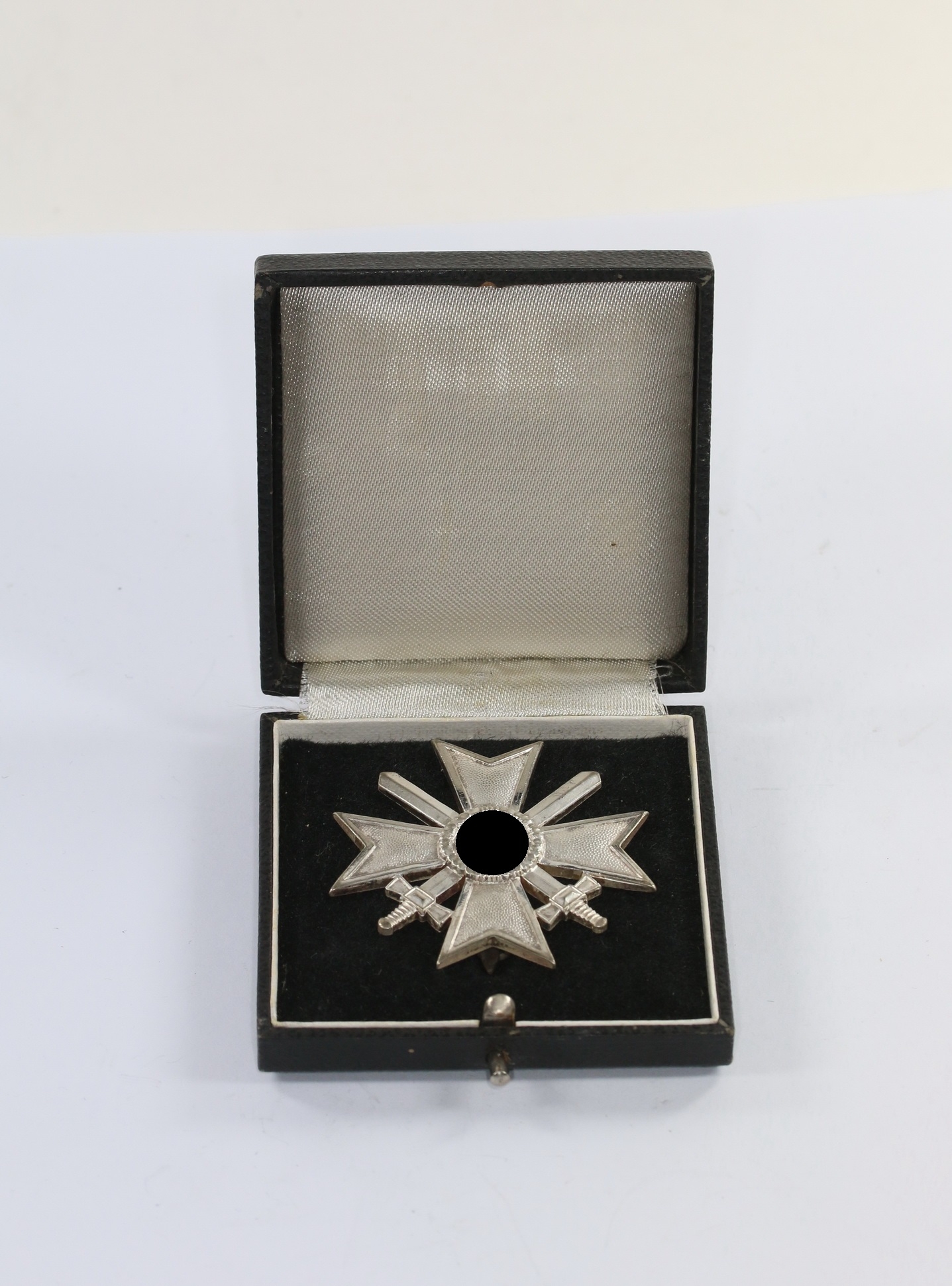 Cased War Merit Cross 1st Class with Swords. Maker 43. – Bild 1