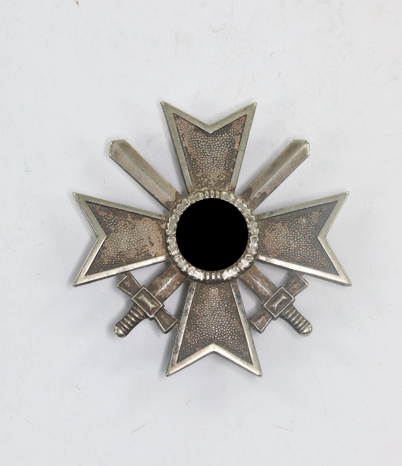 Kriegsverdienstkreuz 1. Klasse mit Schwertern, Hst. 65 (Klein & Quenzer, Oberstein) – Bild 1