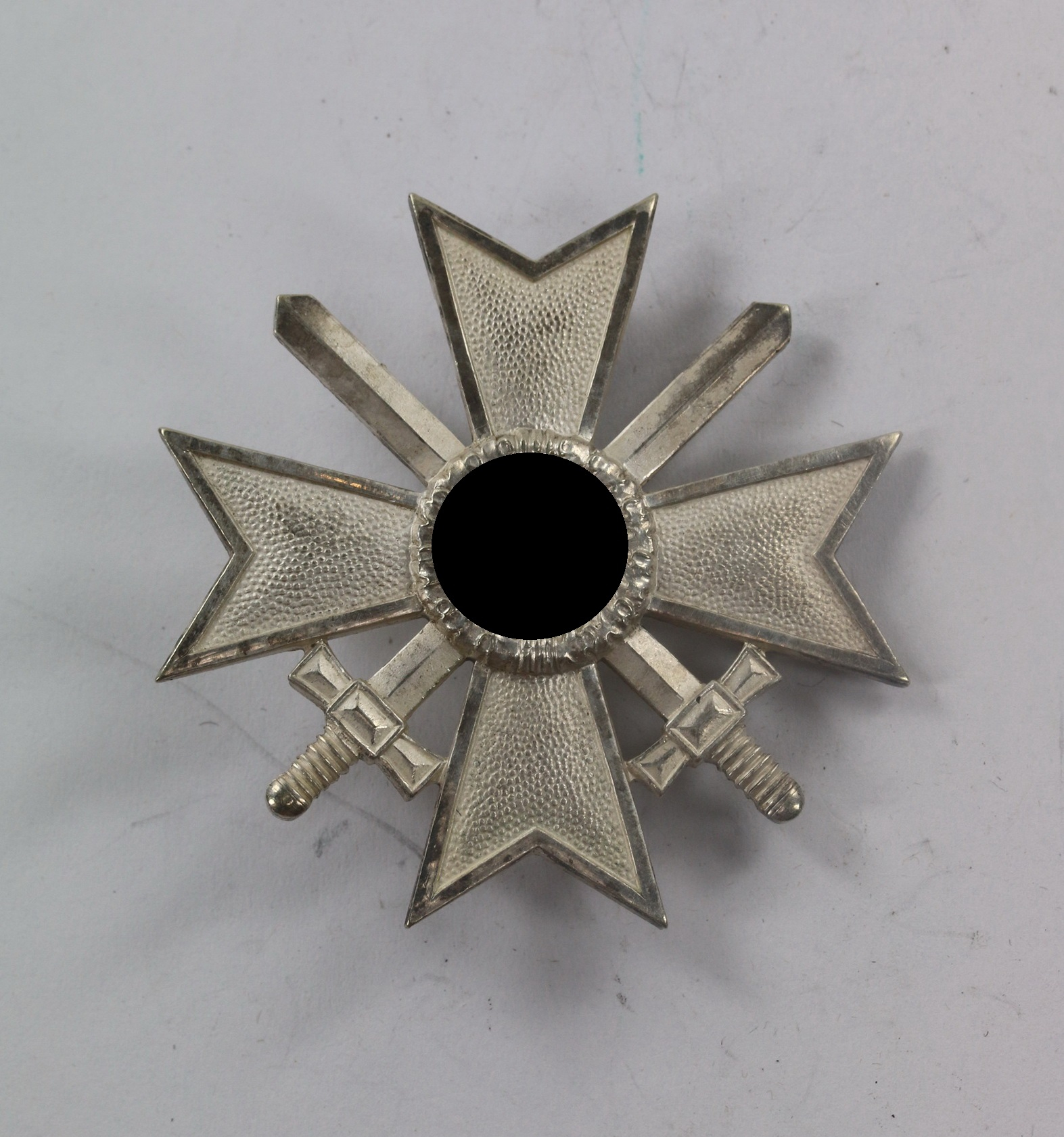  Kriegsverdienstkreuz 1. Klasse mit Schwertern, Hst. 84 (Carl Poellath, Schrobenhausen) – Bild 1