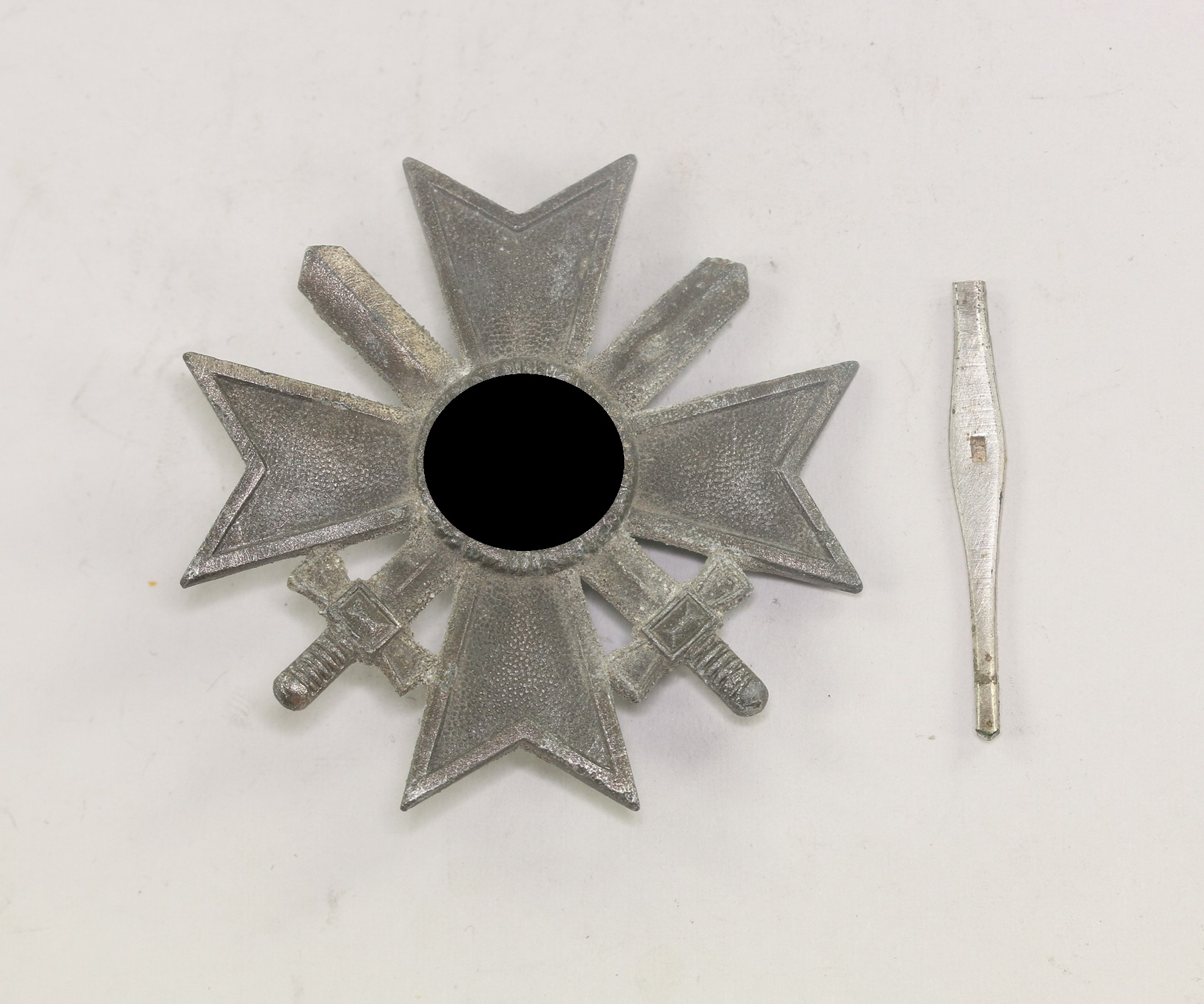 Kriegsverdienstkreuz 1. Klasse mit Schwertern, Hst. L15 (Friedrich Orth, Wien) – Bild 1