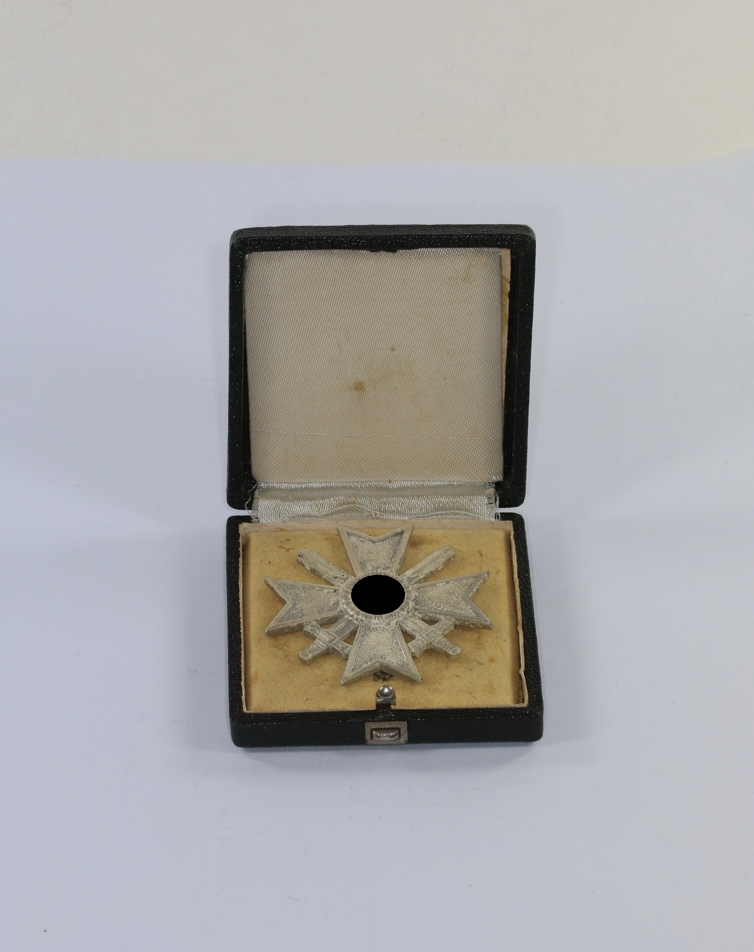 Cased War Merit Cross 1st Class with Swords. Maker L/18. – Bild 1
