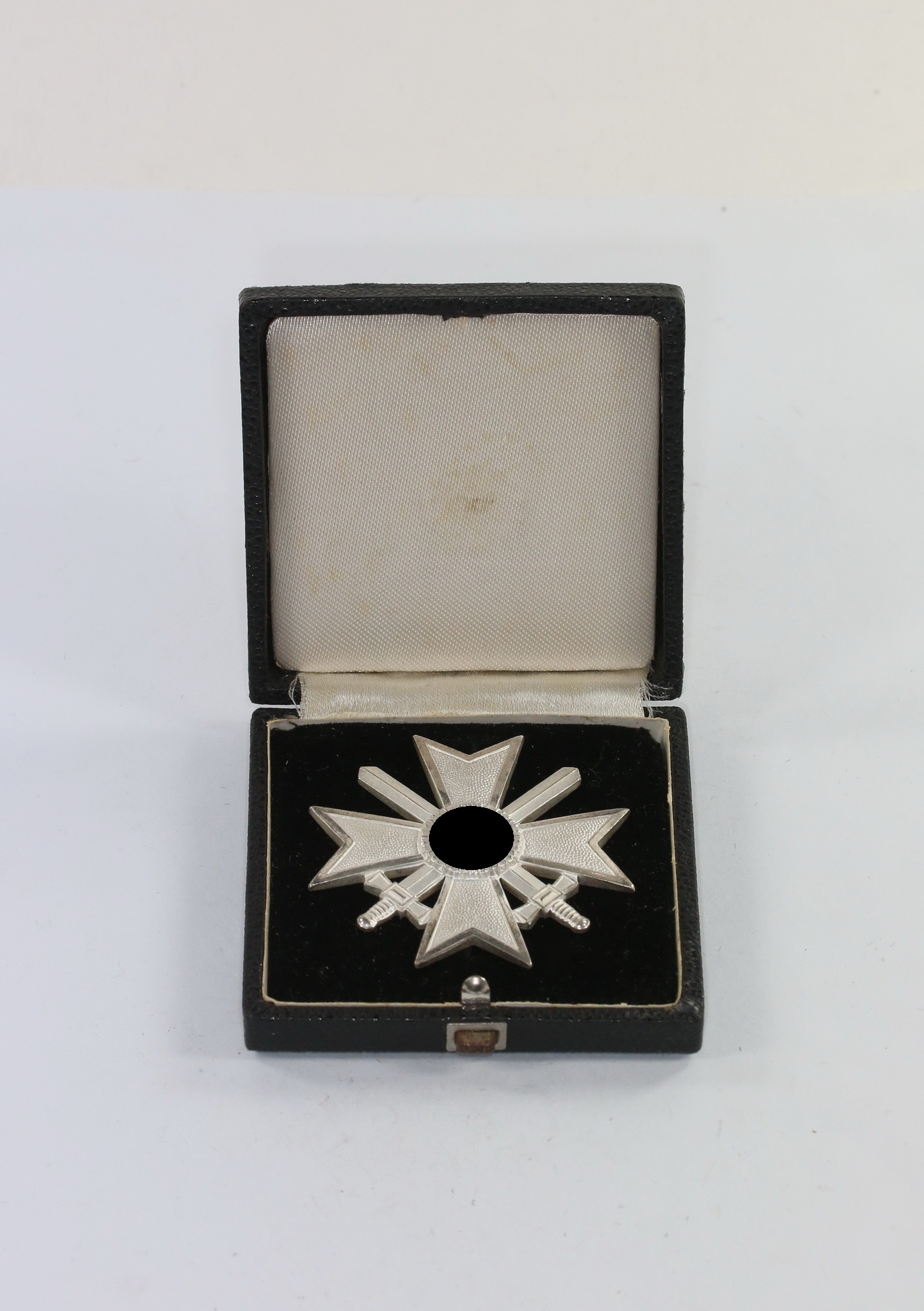 kriegsverdienstkreuz_1 Cased War Merit Cross 1st Class with Swords. Type Julius Bauer. – Bild 1