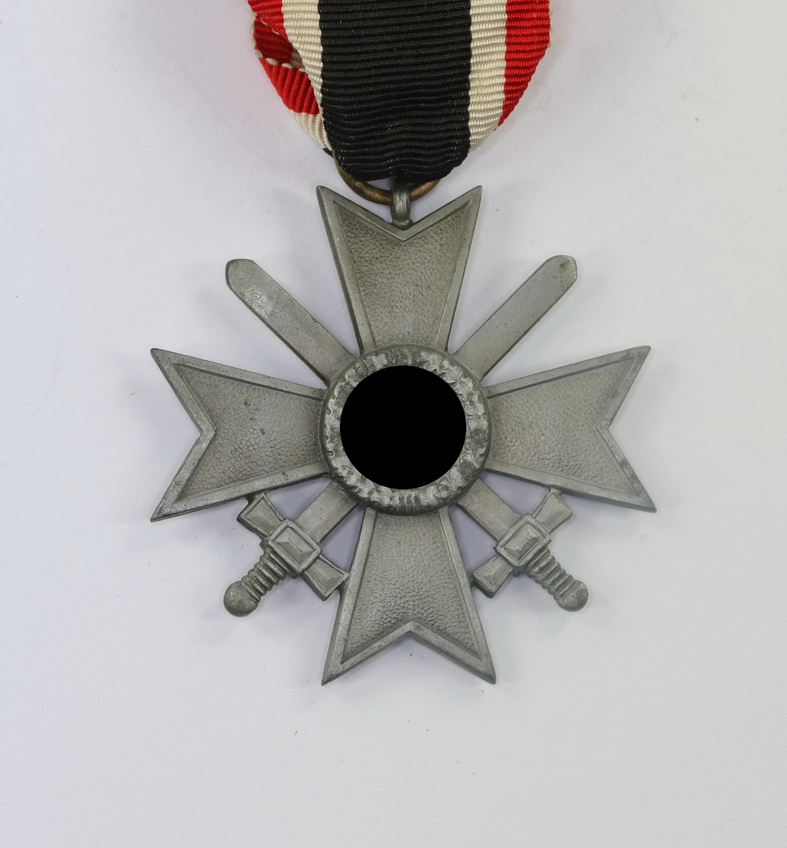  Kriegsverdienstkreuz 2. Klasse mit Schwertern, Hst. 107 (Carl Wild, Hamburg) – Bild 1